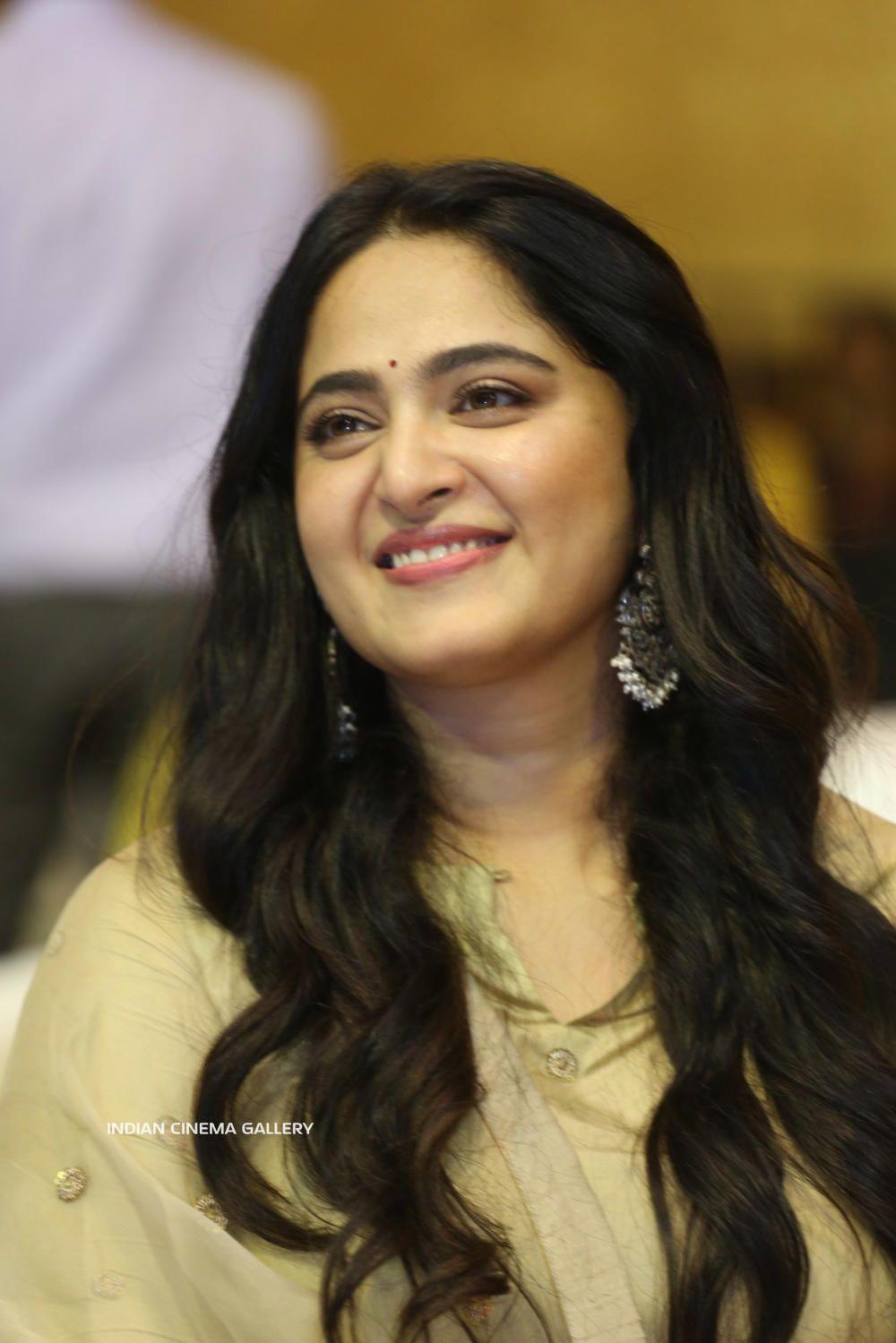 Anushka Shetty HD Wallpapers - Top Free Anushka Shetty HD Backgrounds ...