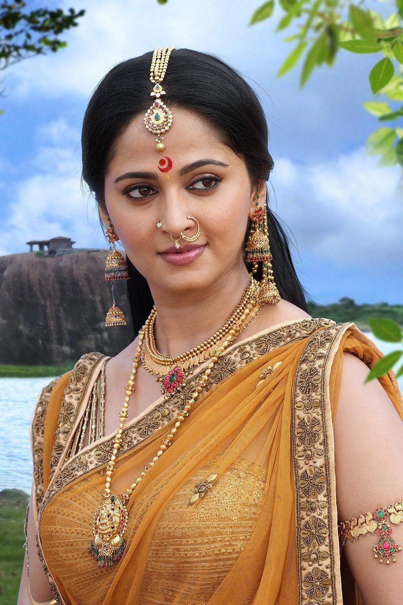 800x1200 Anushka Stills in Rudhramadevi Movie