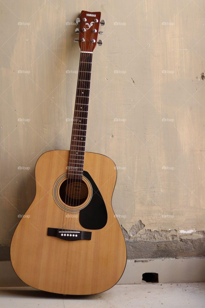853x1280 Guitar, Acoustic Guitar, Strings, Guitar Close Up, J40 M, Download Wallpaper