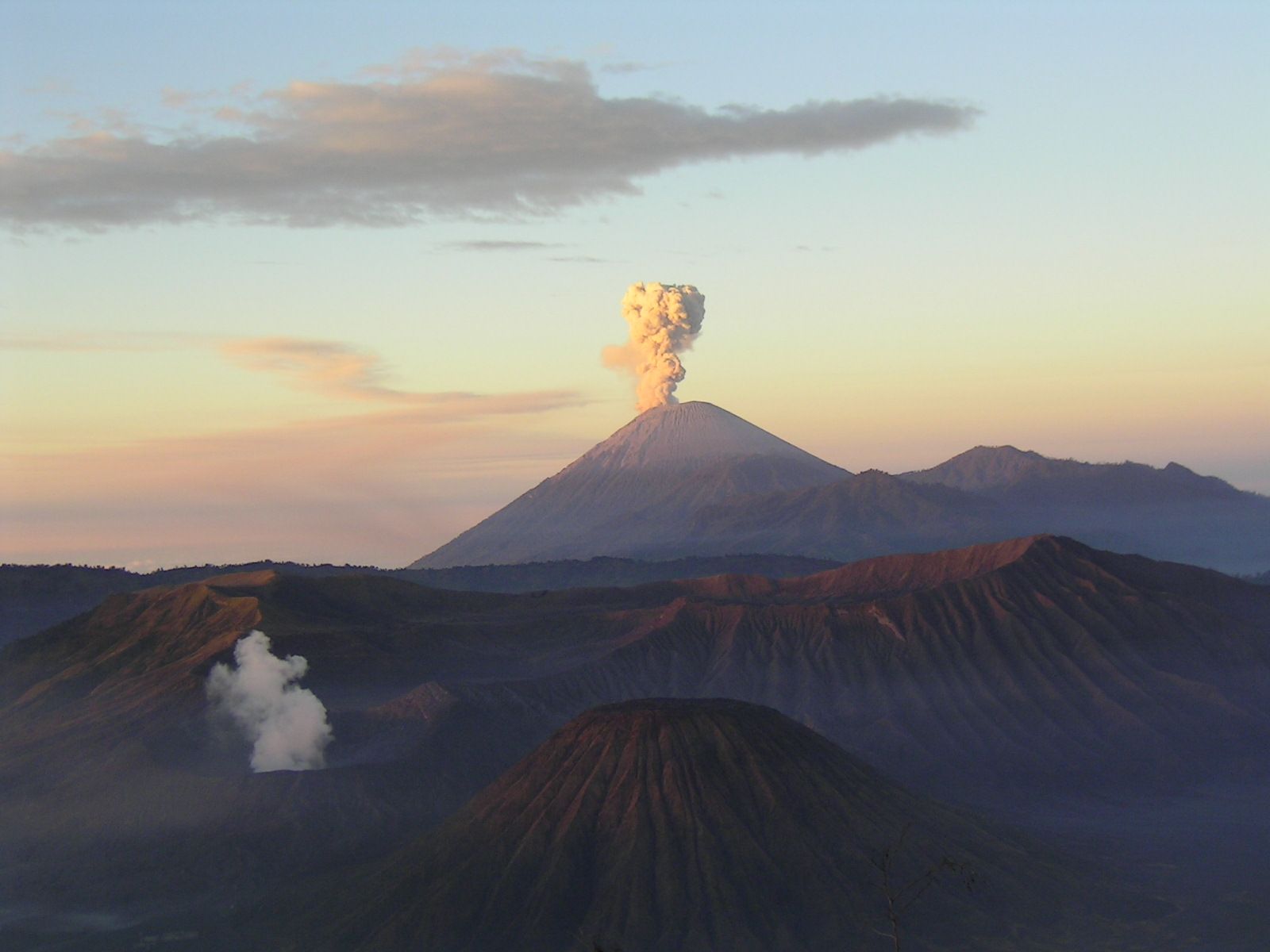 1600x1200 Mahameru