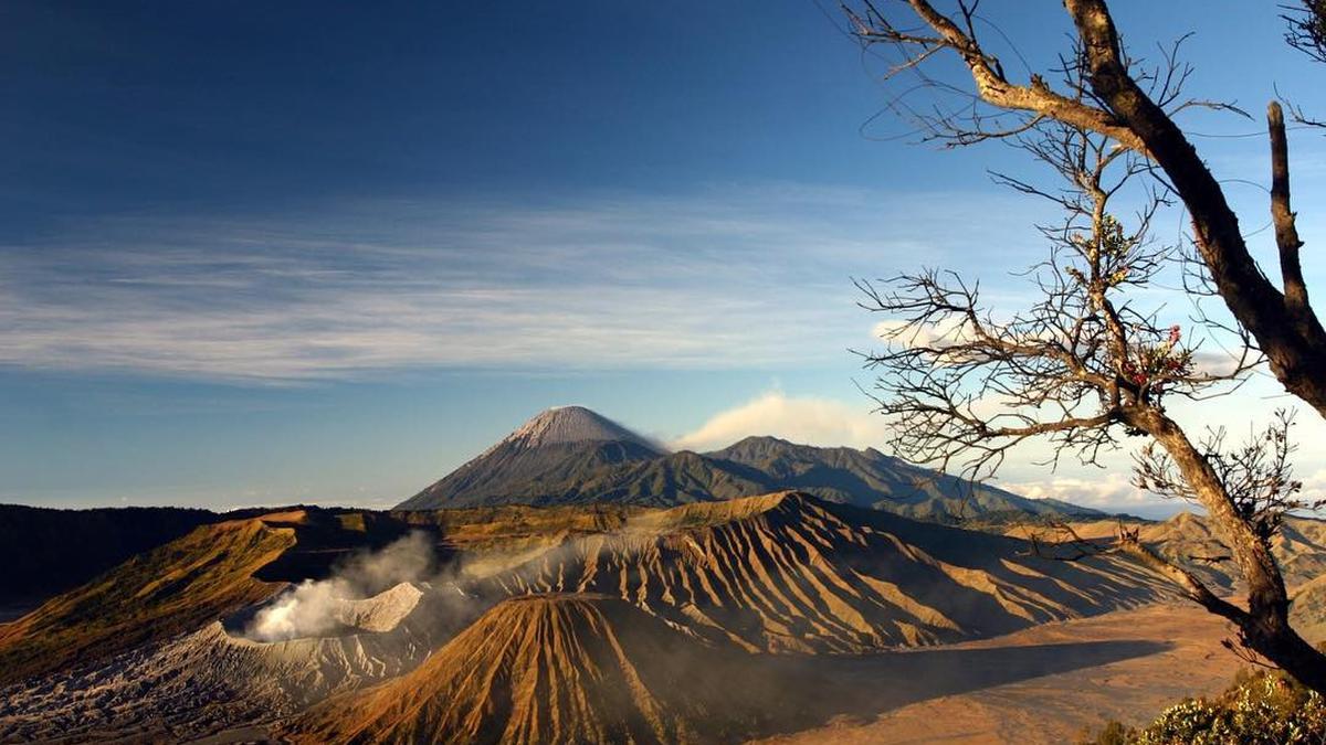 1200x675 Dari Puncak Mahameru Hingga Lautan Pasir Bromo: Menguak Keajaiban Gunung Gunung Jawa Timur. D3 Teknologi Telekomunikasi