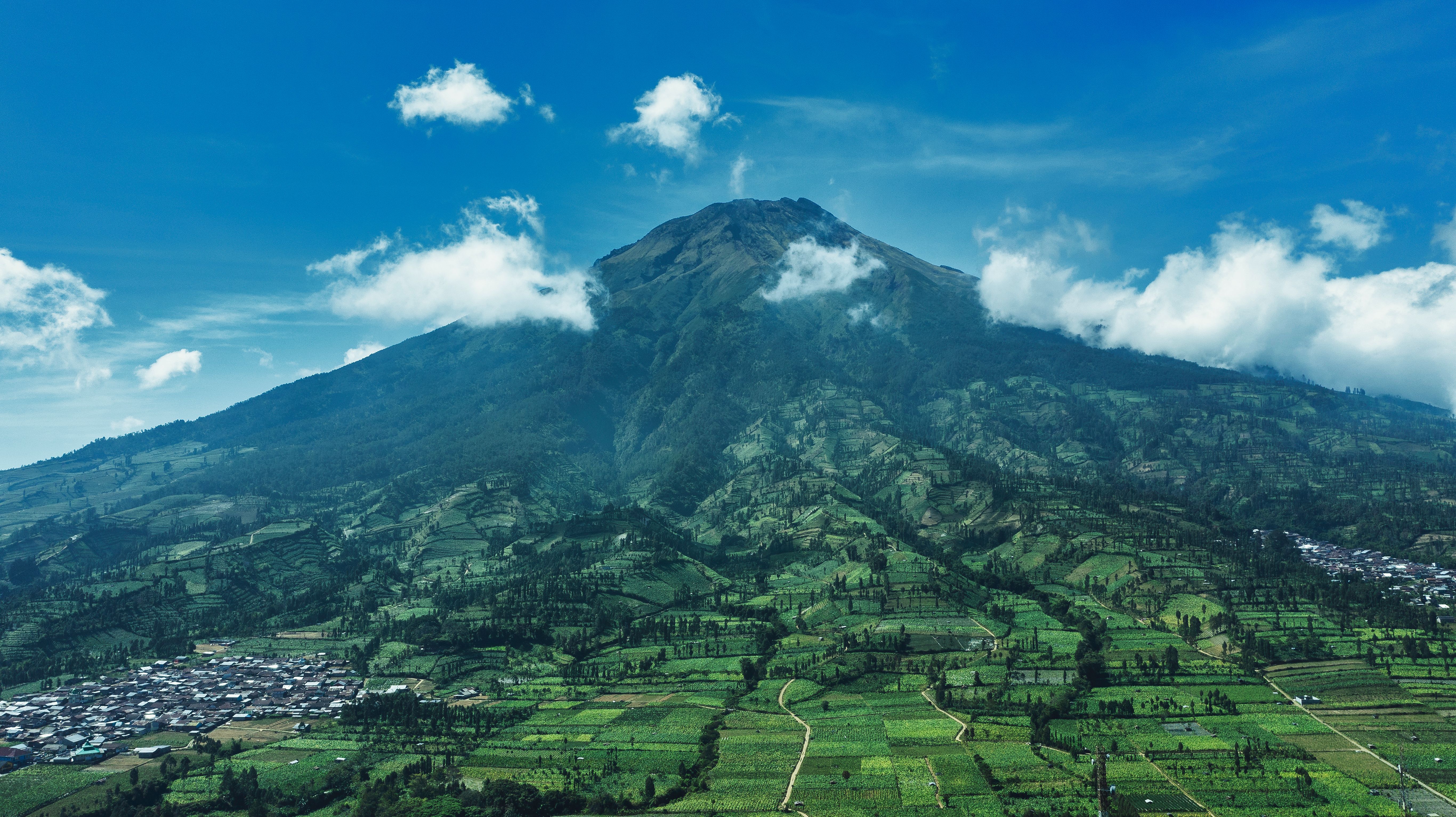 5464x3070 Indonesia Mountain Mountain · Free