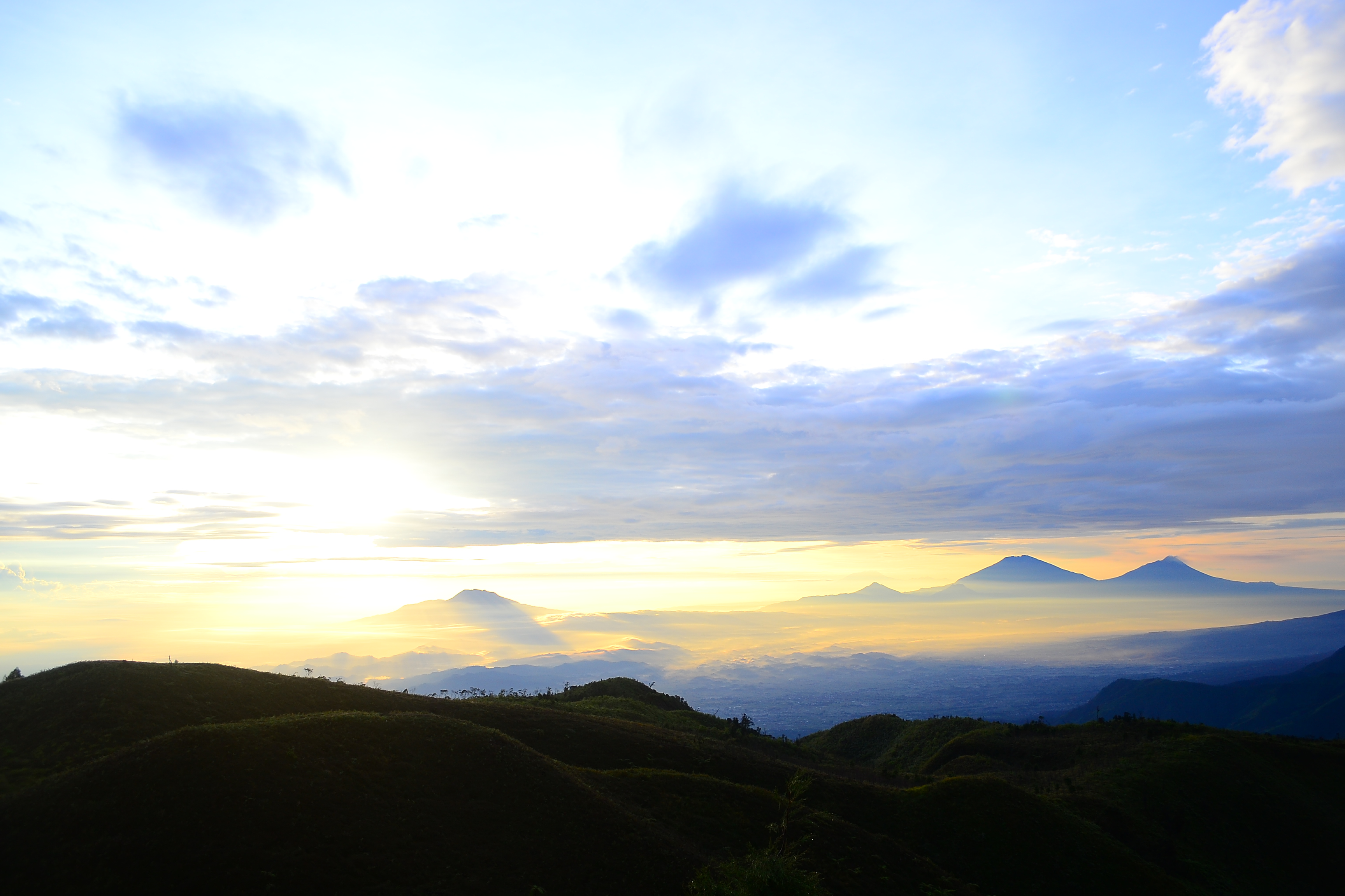 3456x2304 Sunrise dari puncak gunung prau, Dieng, Wonosobo, Jawa Tengah