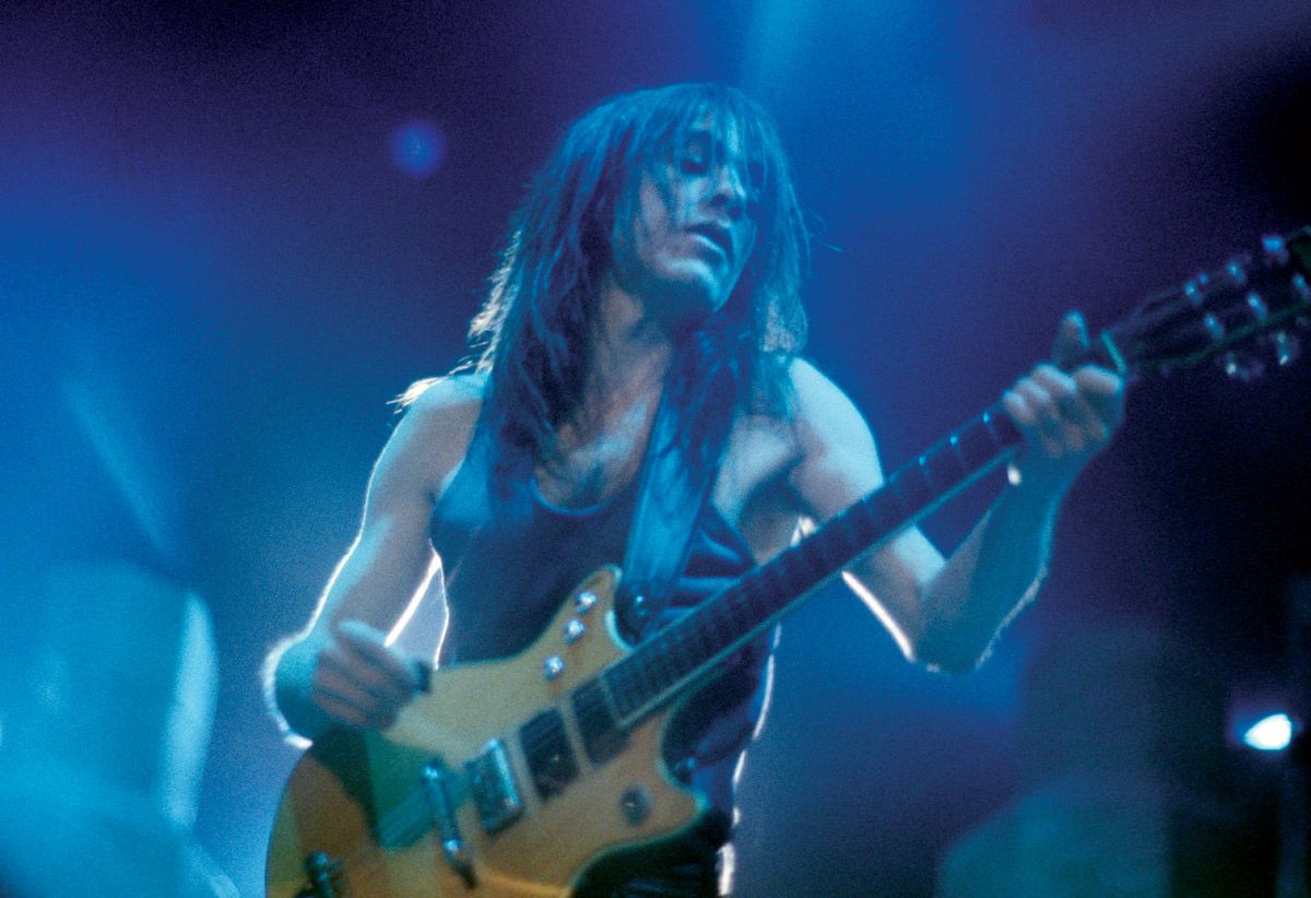 1200x822 Hell's Bells! Malcolm Young is on the phone