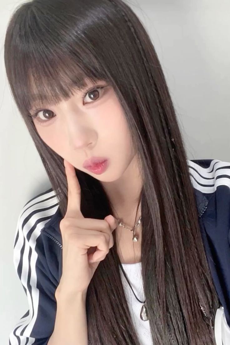 736x1104 Jungeun IZNA