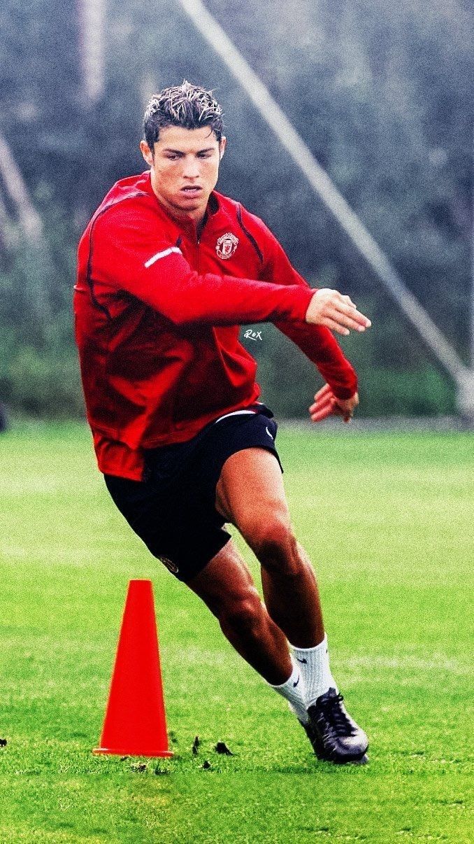 678x1206 Cristiano Ronaldo Manchester United