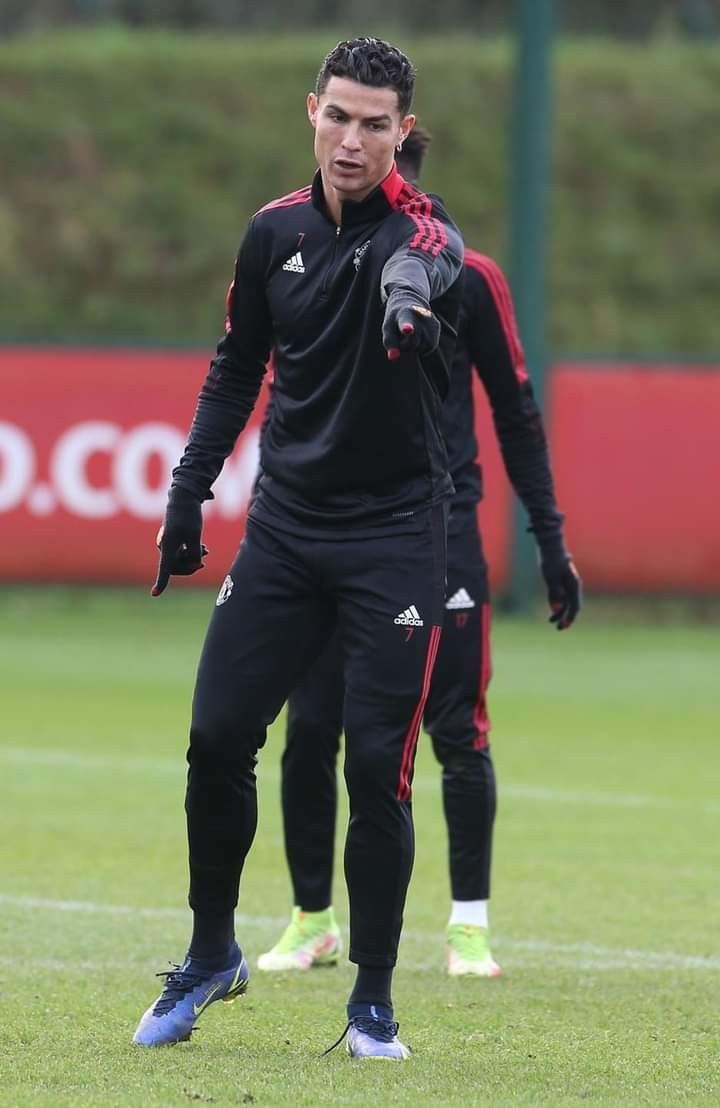 720x1108 Cristiano ronaldo headband. Football training wallpaper, Cristiano ronaldo gloves, Cristiano ronaldo training