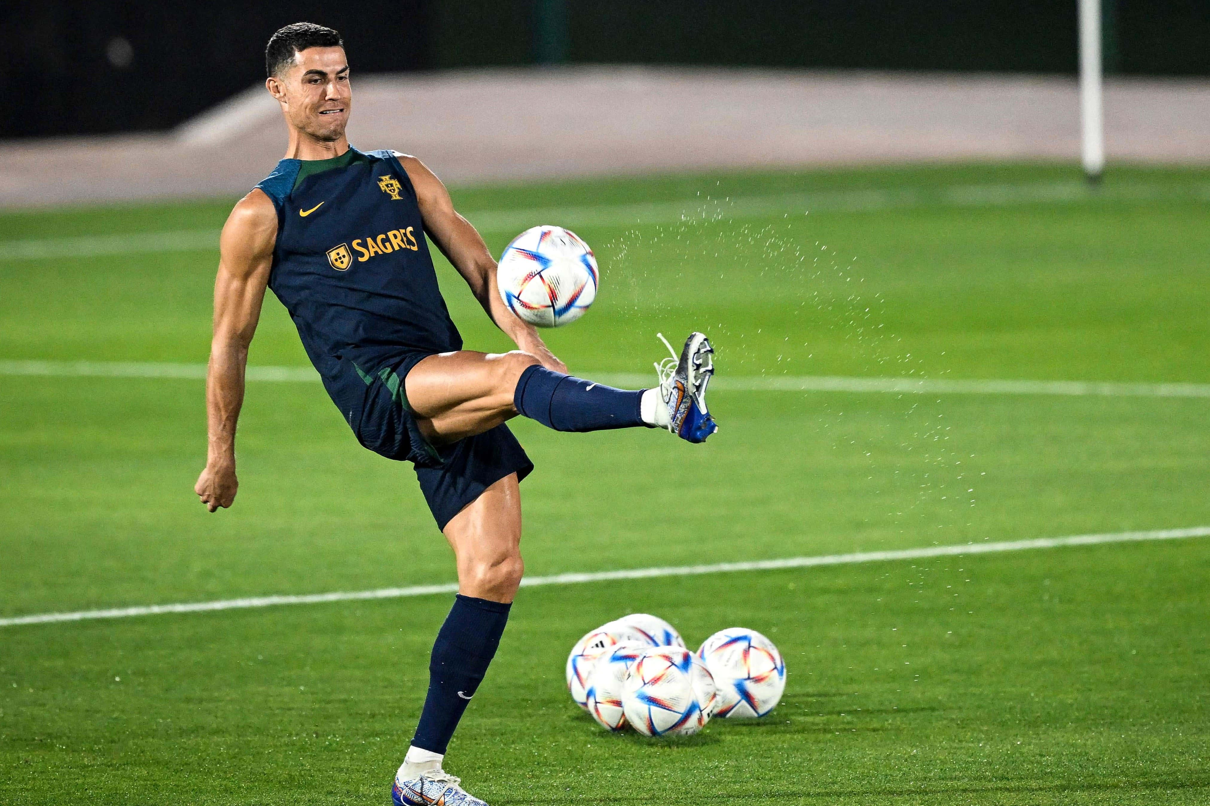 4047x2698 Football superstar Cristiano Ronaldo showcases his talent