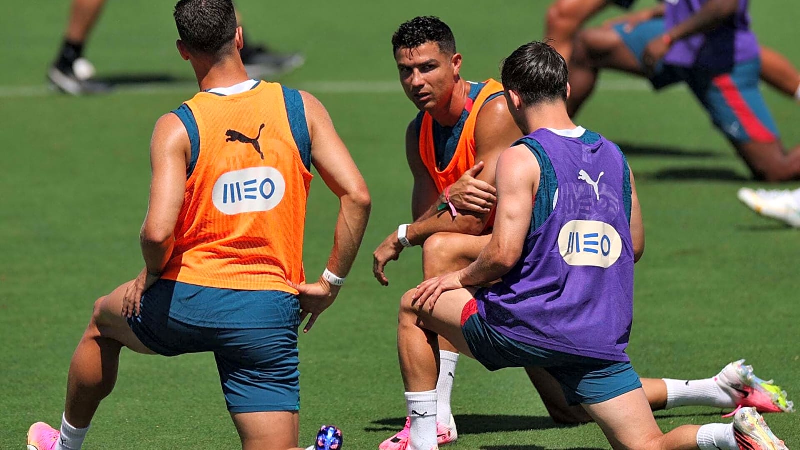 1600x900 Cristiano Ronaldo Pokes Fun At Pint Sized Teammate During Portugal World Cup Training