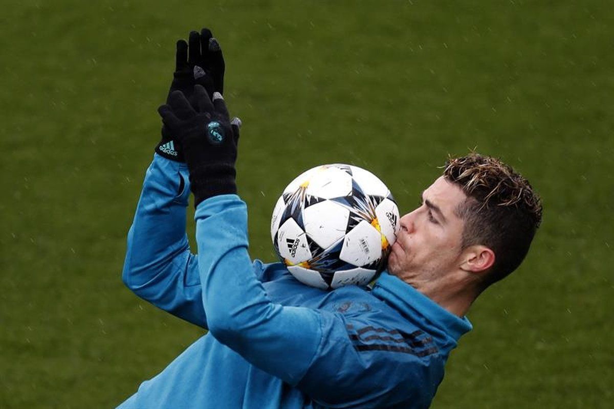 1200x800 CR7 trains at Real Madrid after World Cup