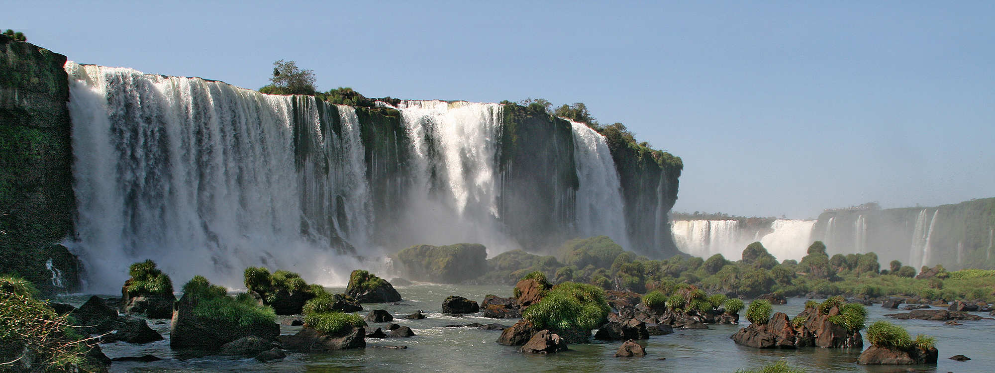 2000x750 Iguazú Falls, Misiones. Art Destination Argentina