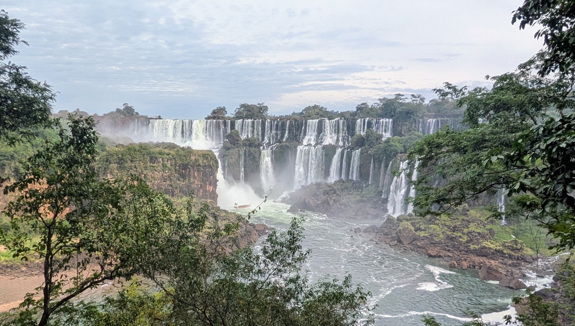 2194x1243 Iguazú Falls