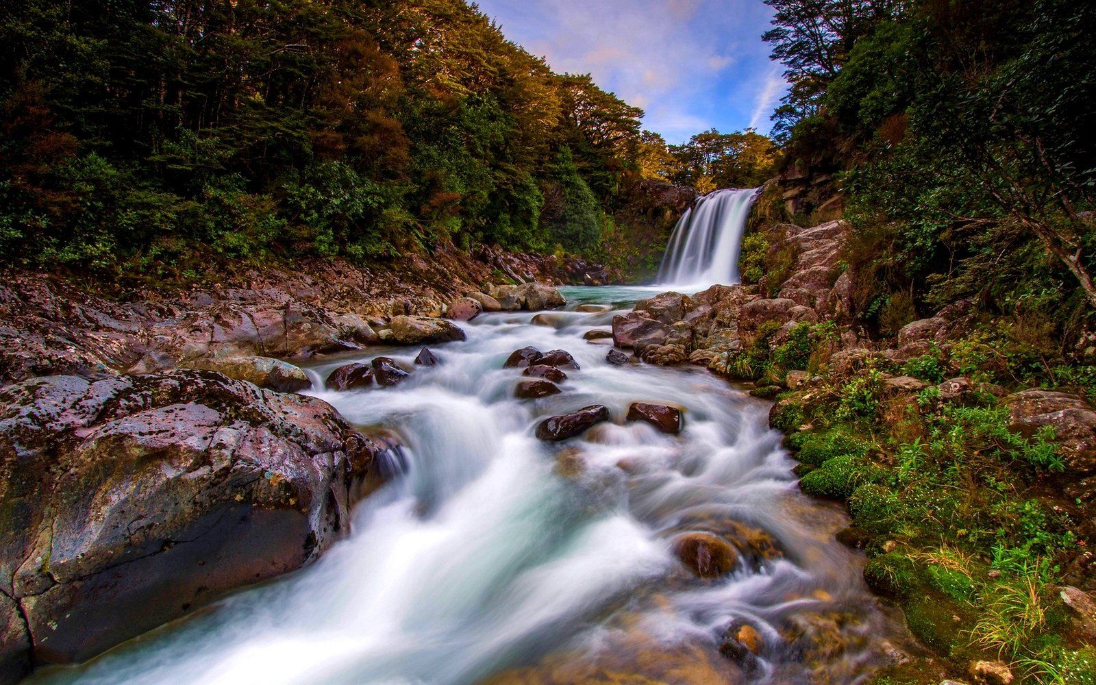 1600x1000 Tawhai Falls National Park Montana North Island New Zealand Near The Big Chateau Wallpaper For Deskx1200 :