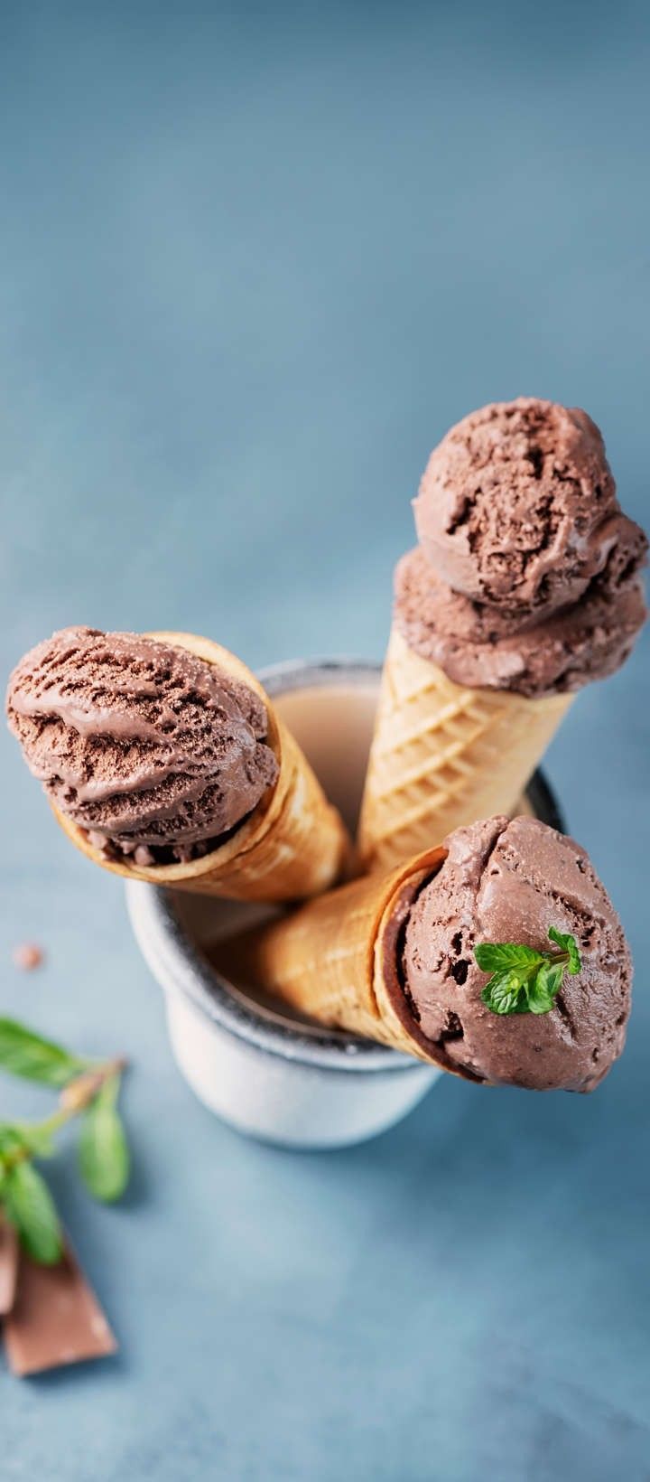 720x1640 Indulge in Three Scoops of Chocolate Gelato. Ice cream scoop wallpaper, Ice cream cone wallpaper hd, Chocolate ice cream photography
