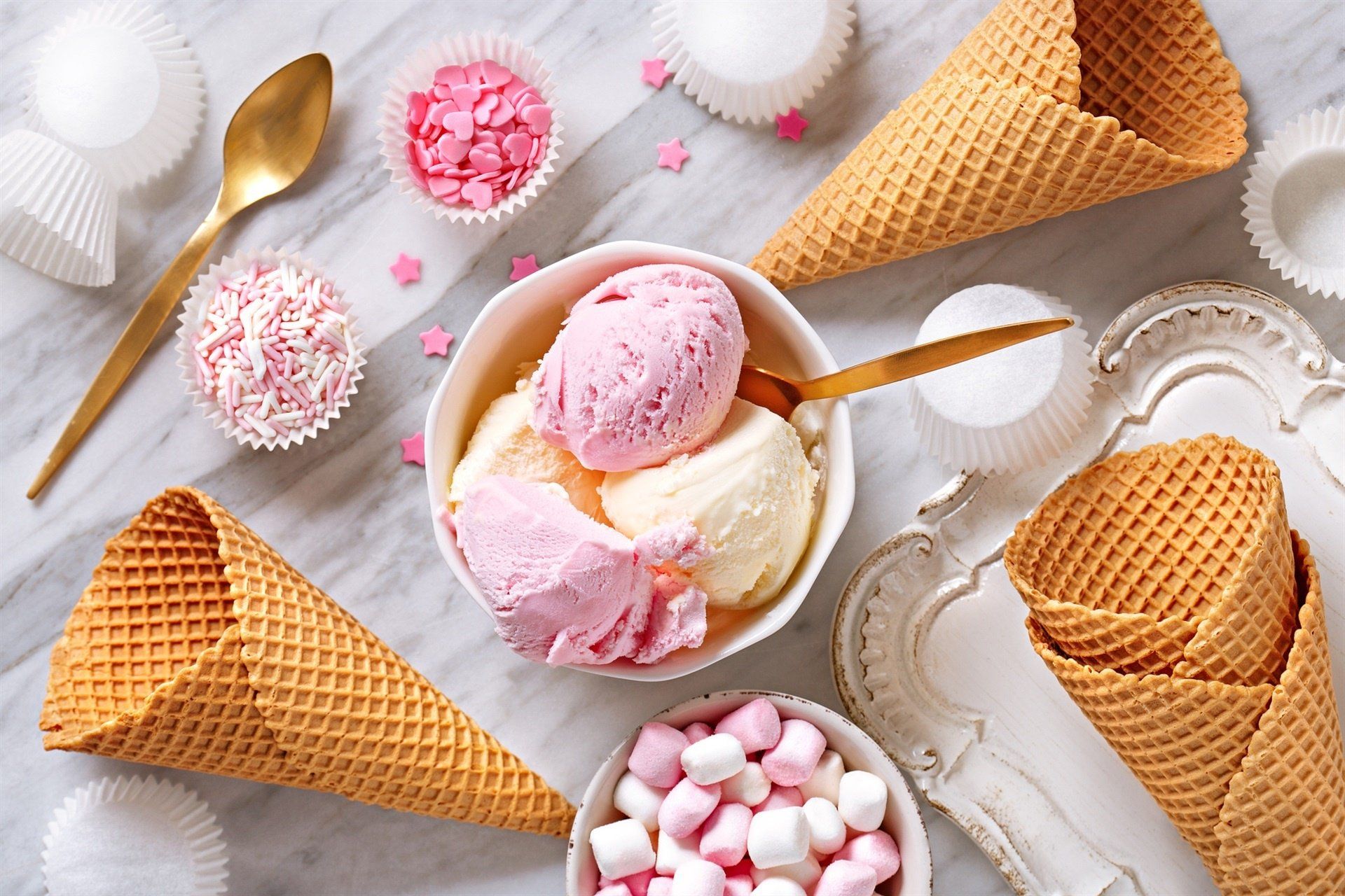 1920x1280 Sweet Scoop Delight: HD Waffle Cone Ice Cream Still Lifex1280