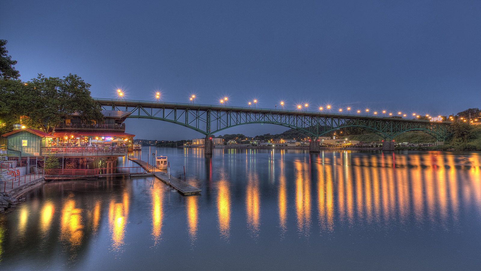 1600x900 Calhoun's on the river. Knoxville, Tennessee