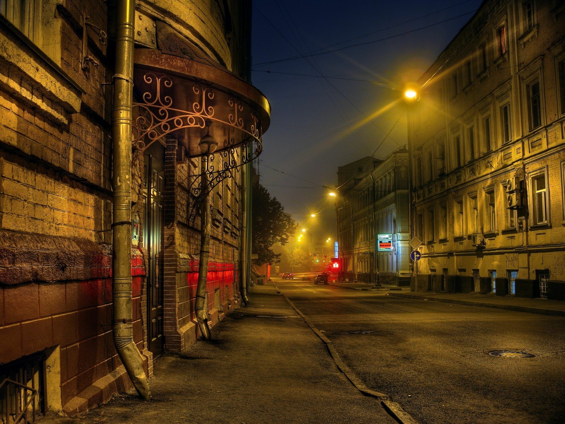 1920x1440 Moscow Night Glow: 4K Ultra HD Urban Lightscape in Russiax3000