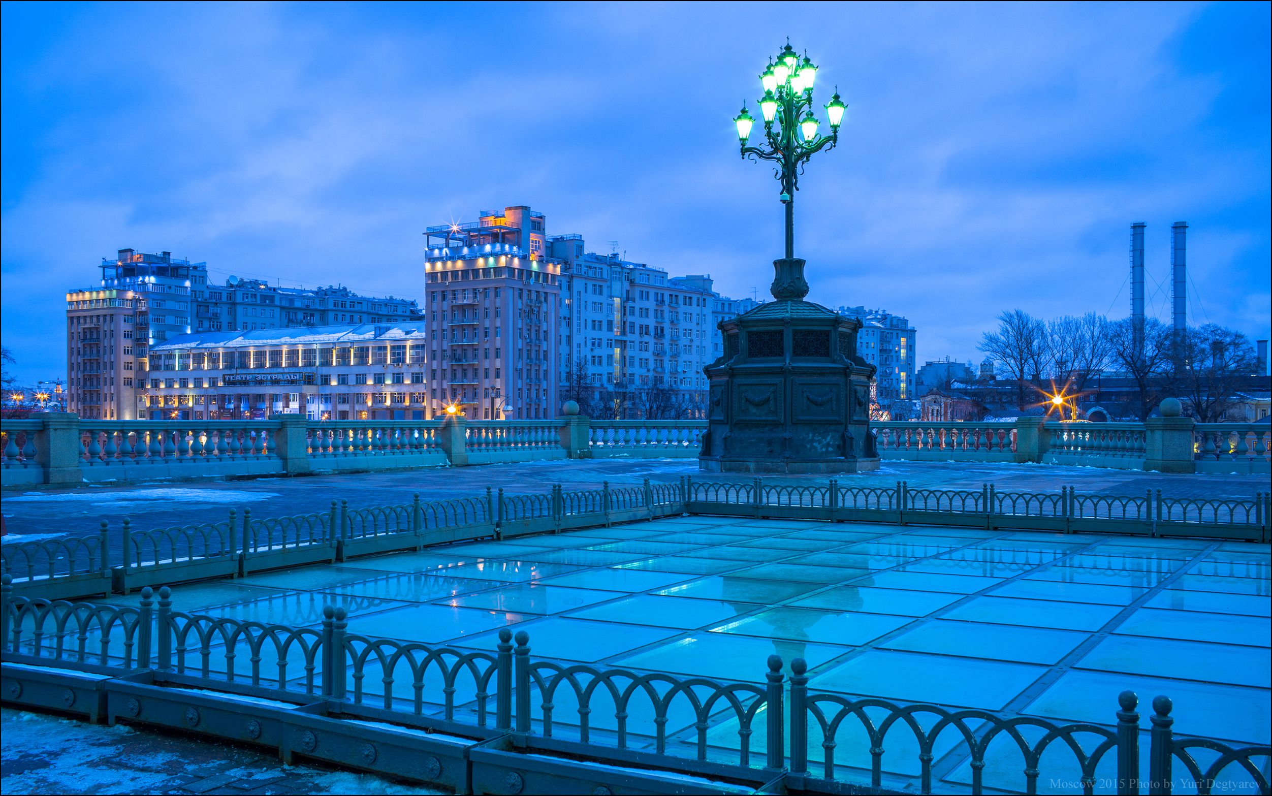 2504x1567 Download Dusk Street Street Light City Russia Man Made Moscow HD Wallpaper