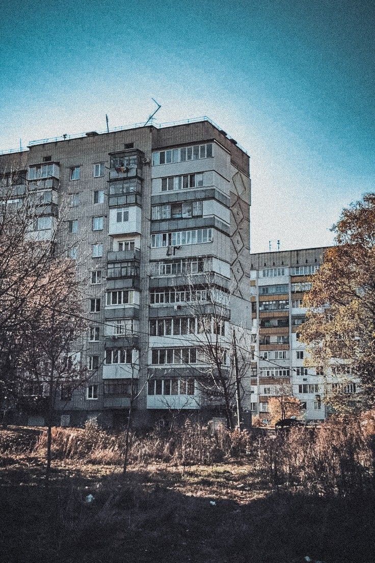 736x1104 Russian street (doomer) 4k wallpaper