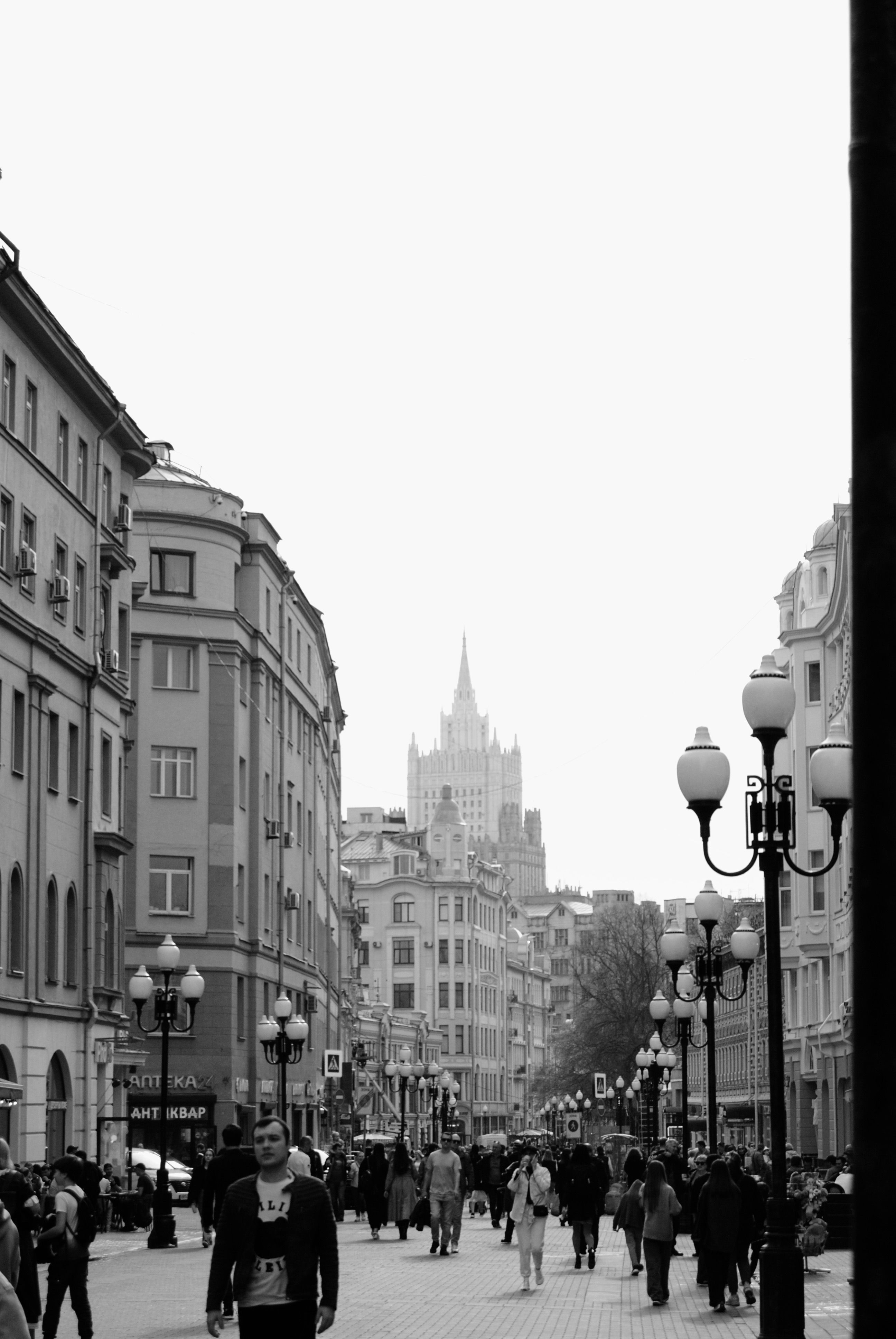 2592x3872 Street in Moscow, Russia · Free