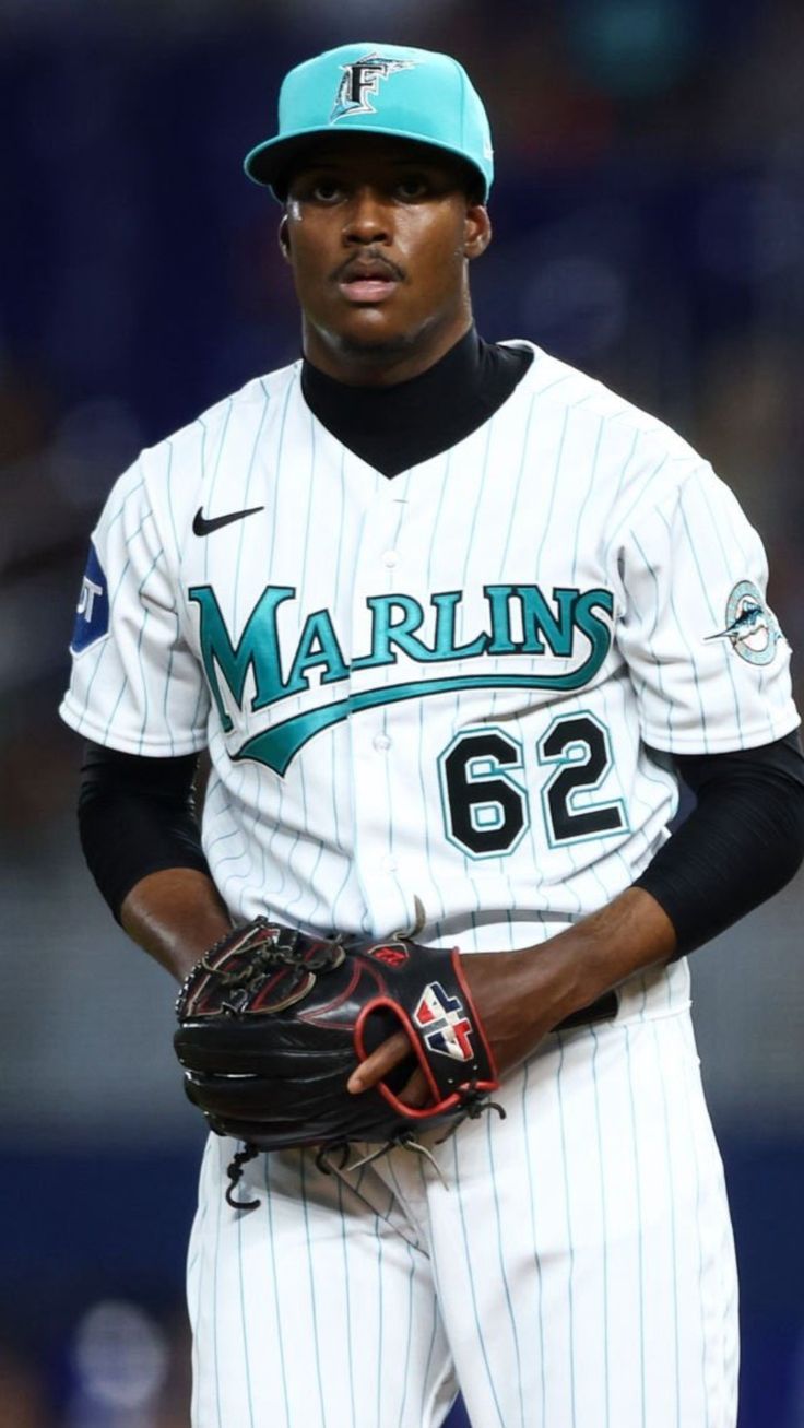 736x1307 Luis robert jr wallpaper. Miami marlins wallpaper, Sport baseball, Florida marlins