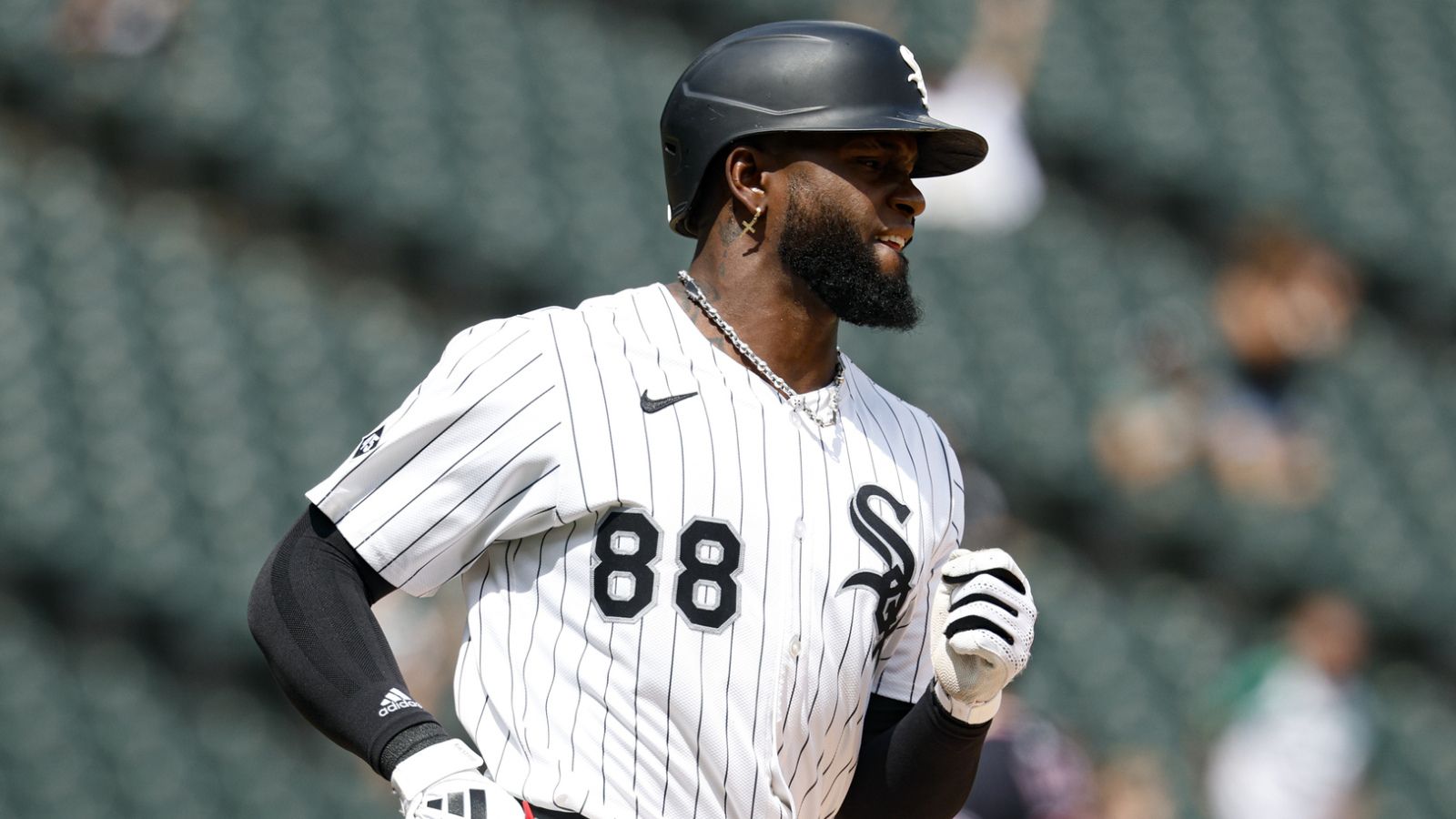 1600x900 Insider reveals how many teams are interested in Luis Robert Jr