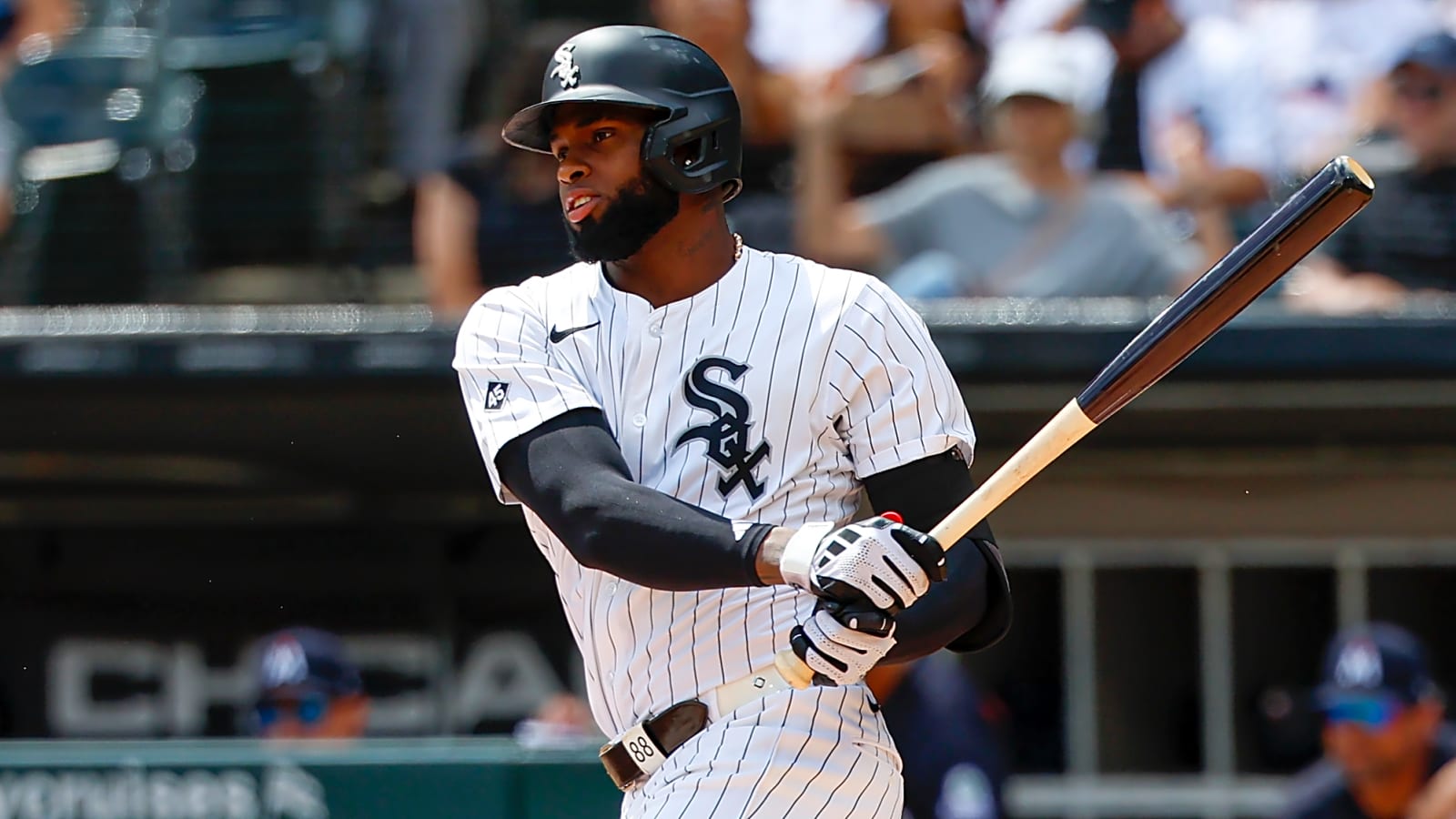 1600x900 White Sox exercise club option on Luis Robert Jr