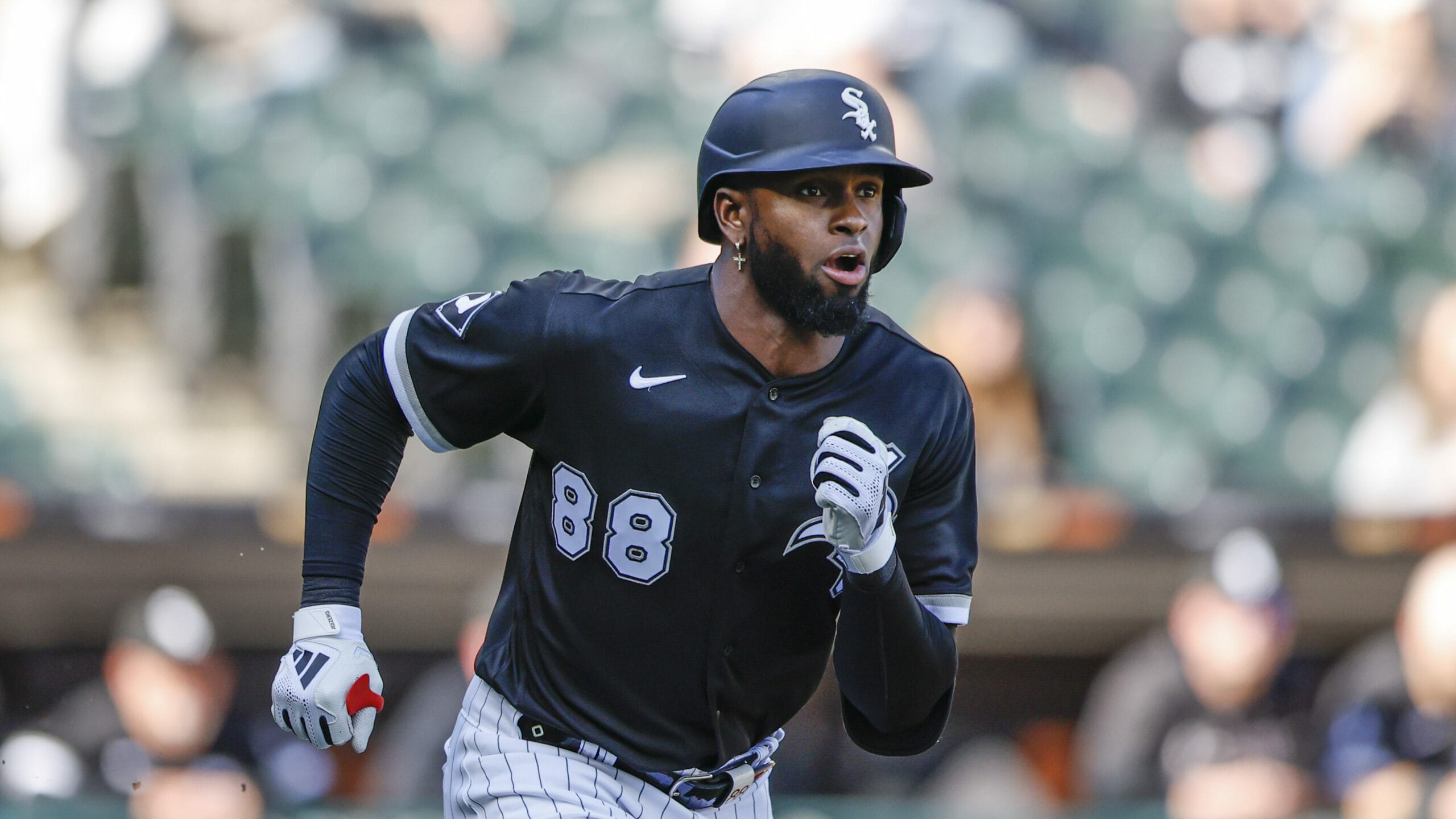 2560x1440 Luis Robert Jr.'s benching, communication breakdown heap even more yuck on White Sox' losing streak