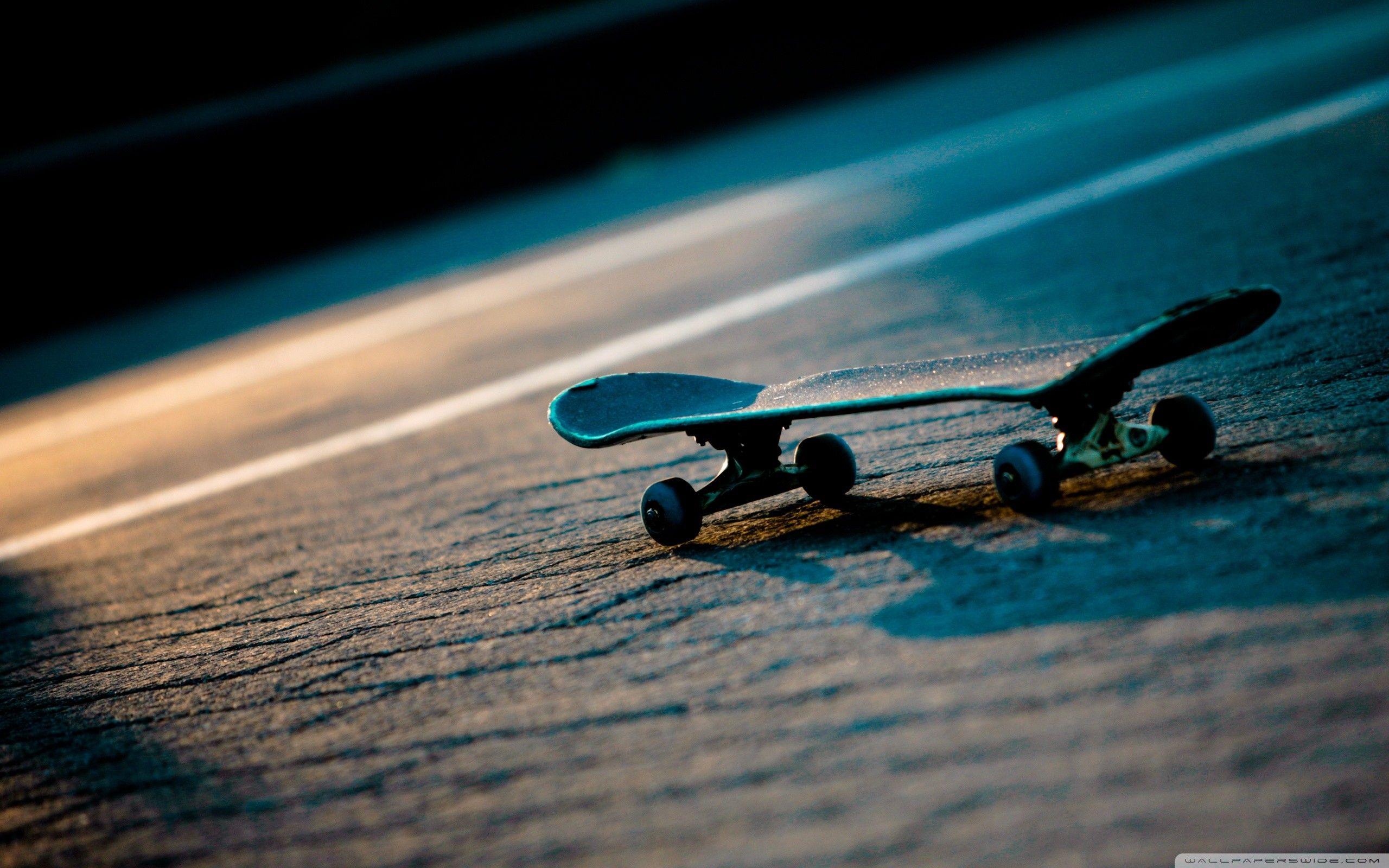 2560x1600 Skateboarding Wallpaper