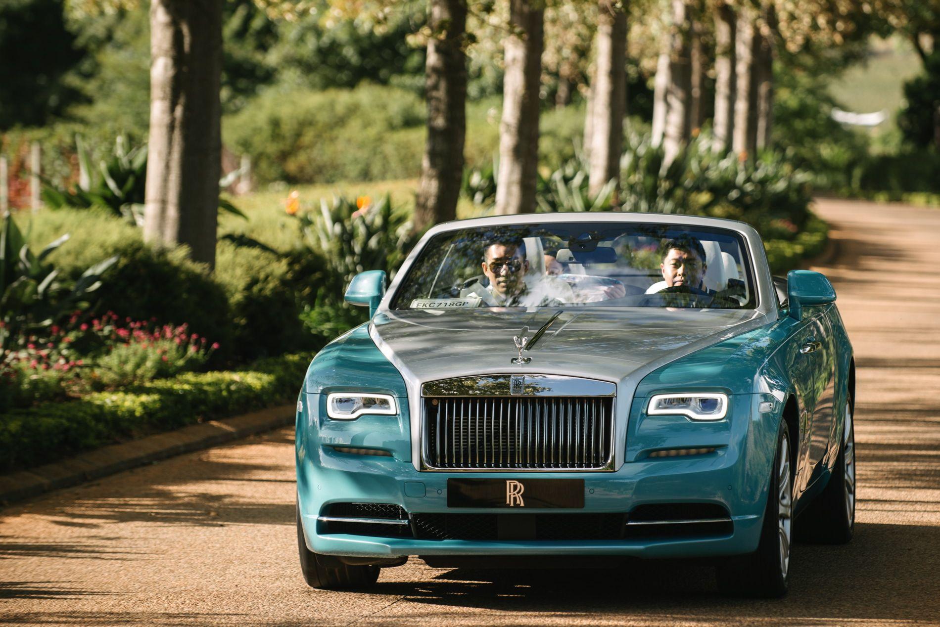 Роллс ройс драйв. Rolls Royce Dawn. Роллс Ройс спортивный. Rolls Royce Wraith. Rolls Royce Rental.