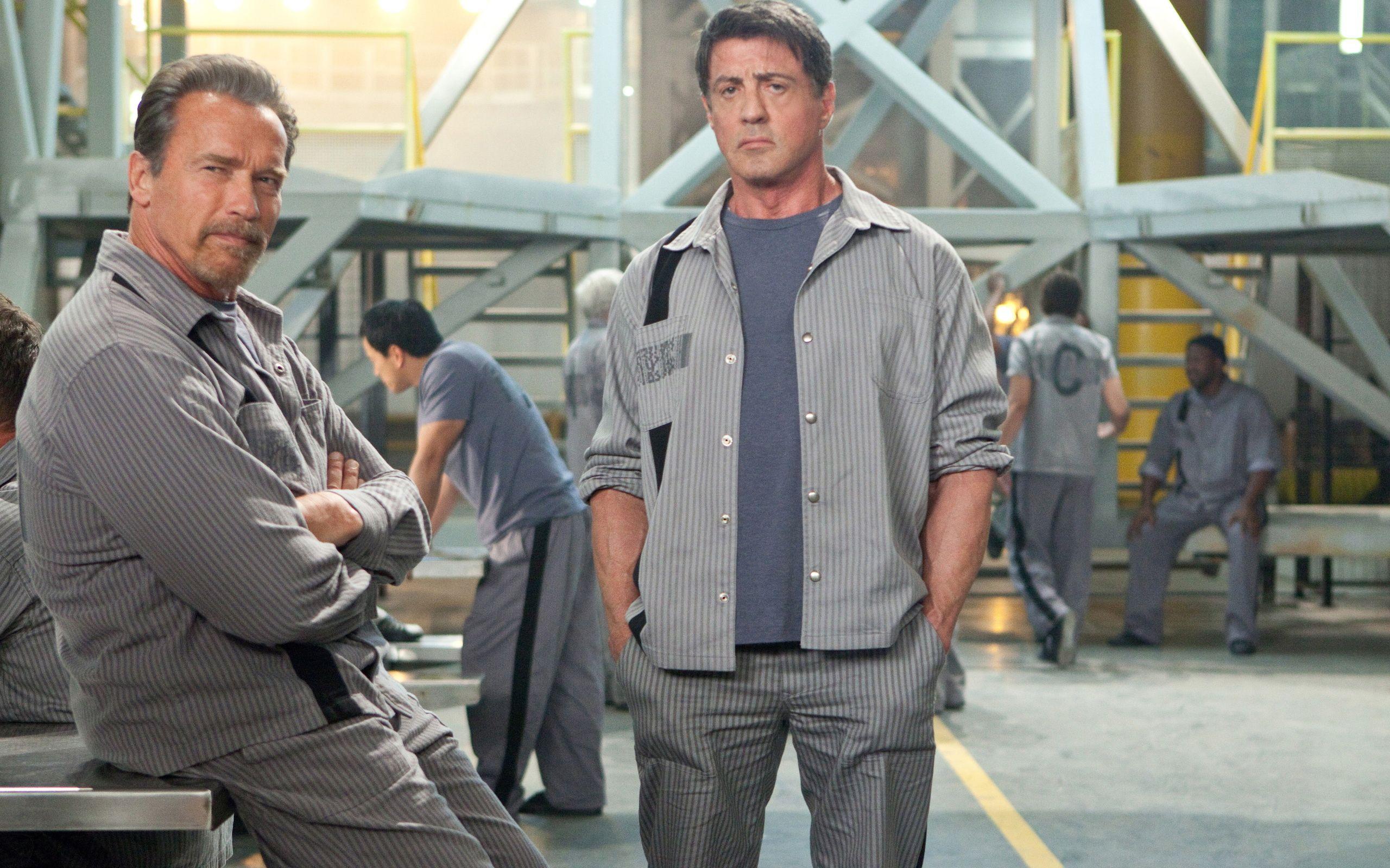 2560x1600 Arnold and Stallone in Escape Plan