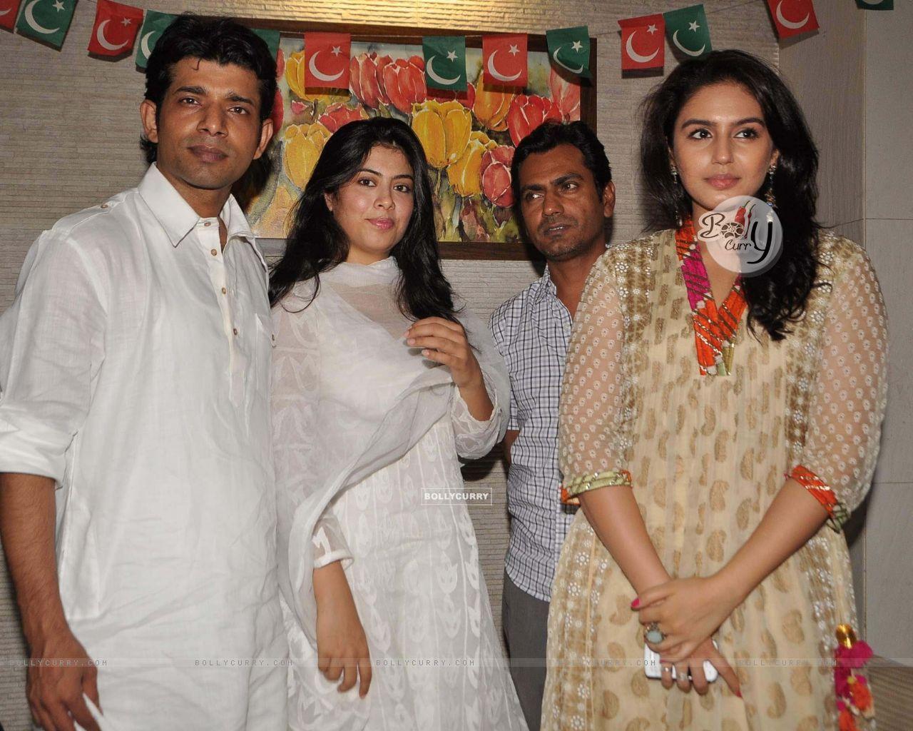 1280x1024 Wallpaper of Gangs of Wasseypur at a Iftar party in Bandra, Mumbai.. size:1280x1024