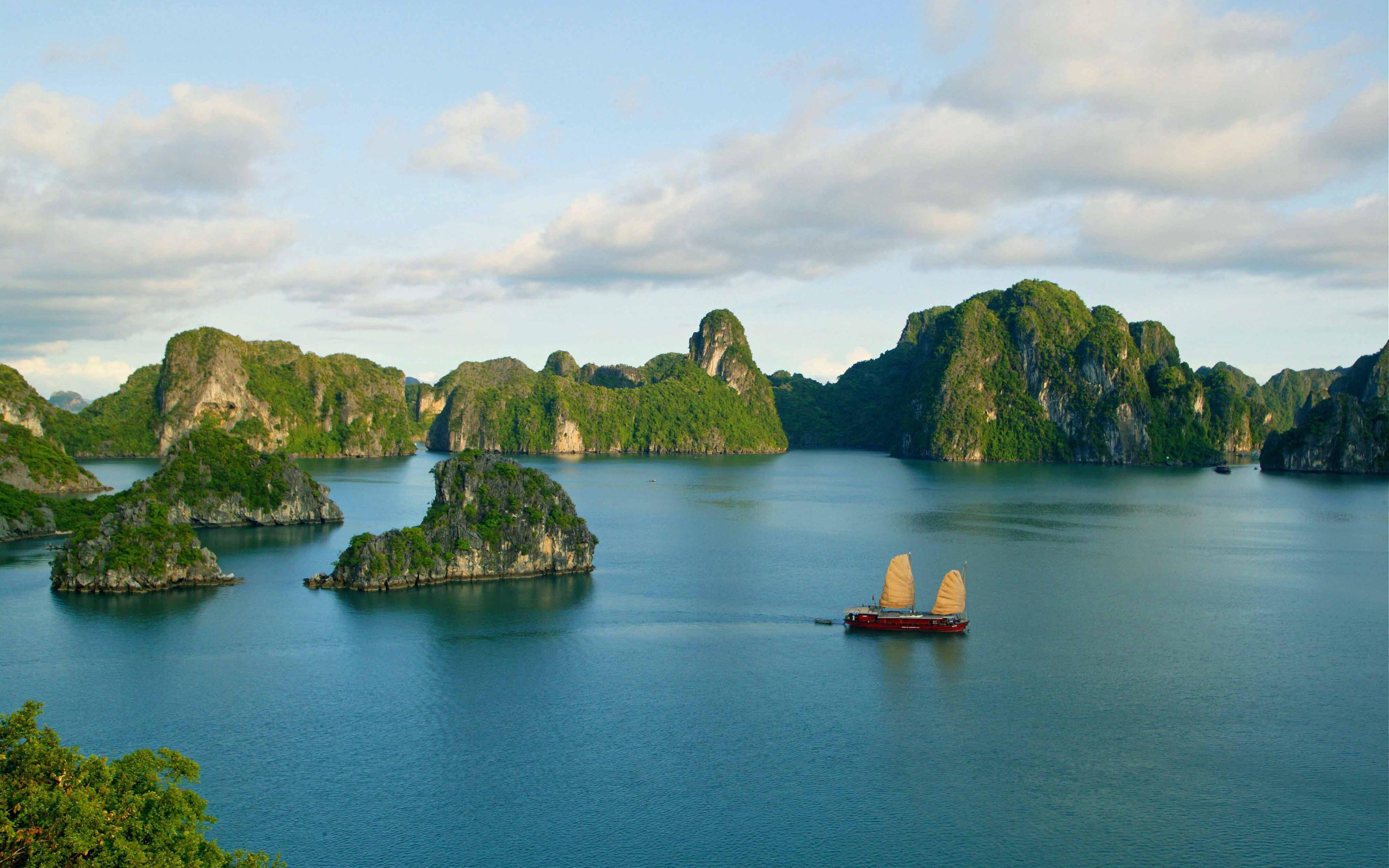 3840x2400 Ha Long Bay Wallpaper