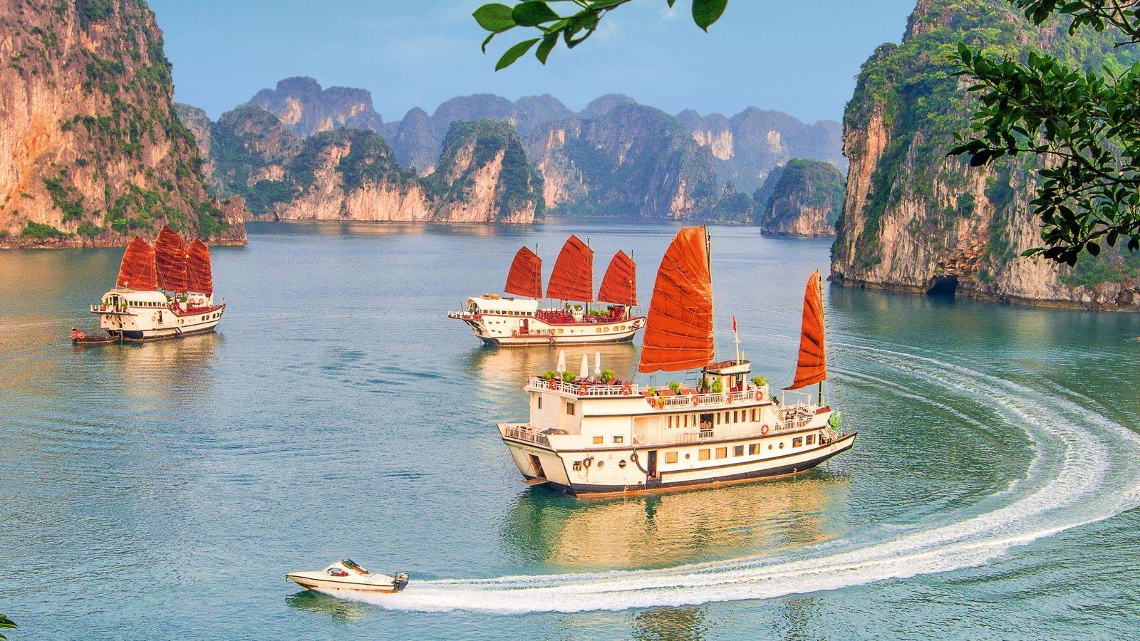 1600x900 The highlights of Ha Long Bay, Vietnam