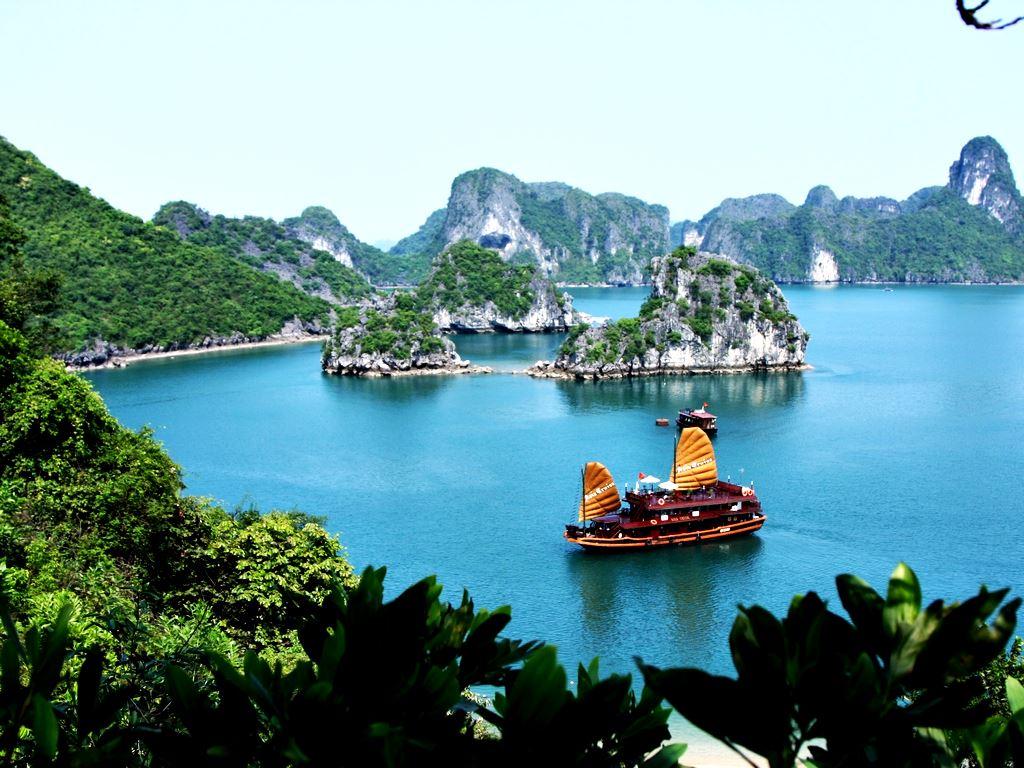 1024x768 Ha Long Bay. Series 'Nooks and villages that are more colorful than top touristic destinations'