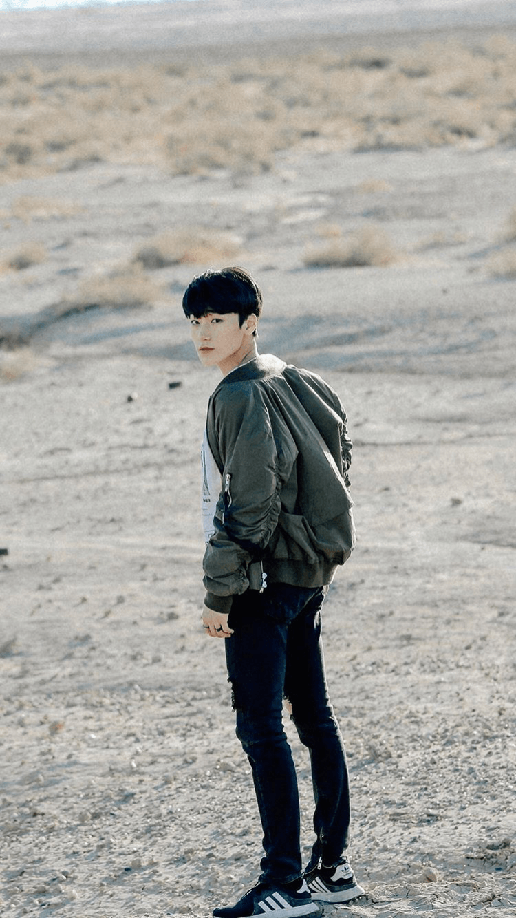 750x1334 Ateez Yunho Wallpaper