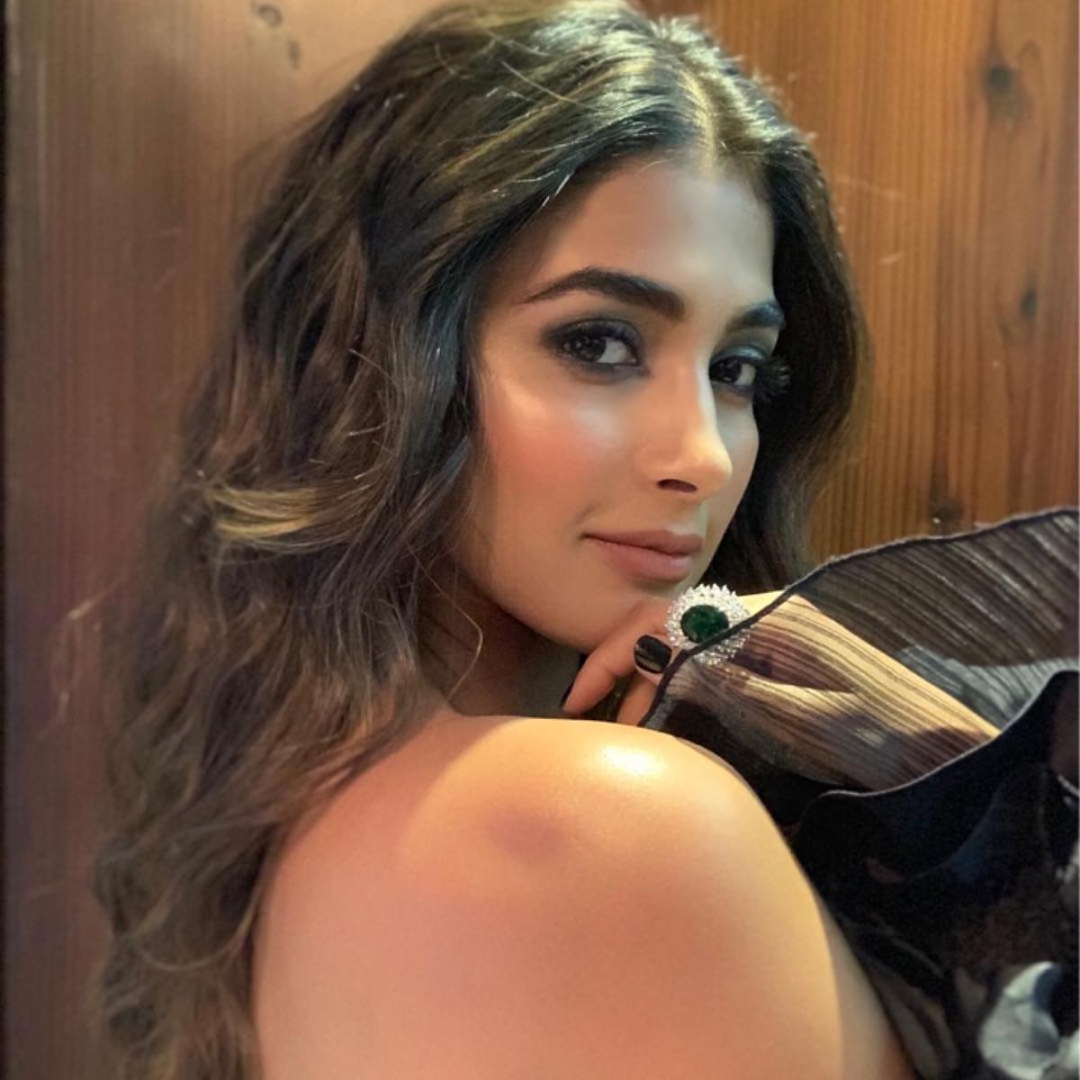 1200x1200 Valmiki actress Pooja Hegde's sizzling picture won't let you take your eyes off her; Check it out