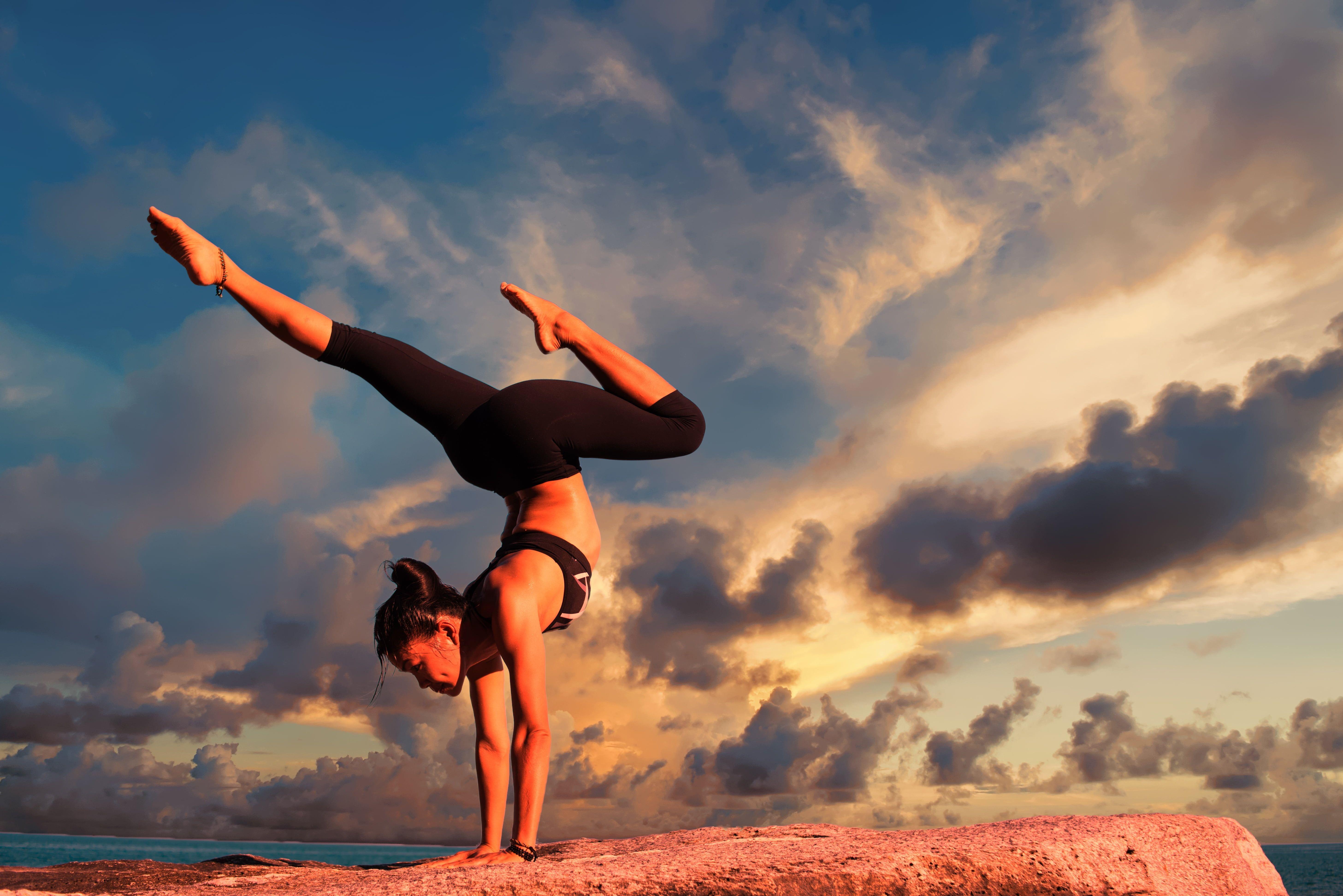 5826x3889 Handstand Wallpaper