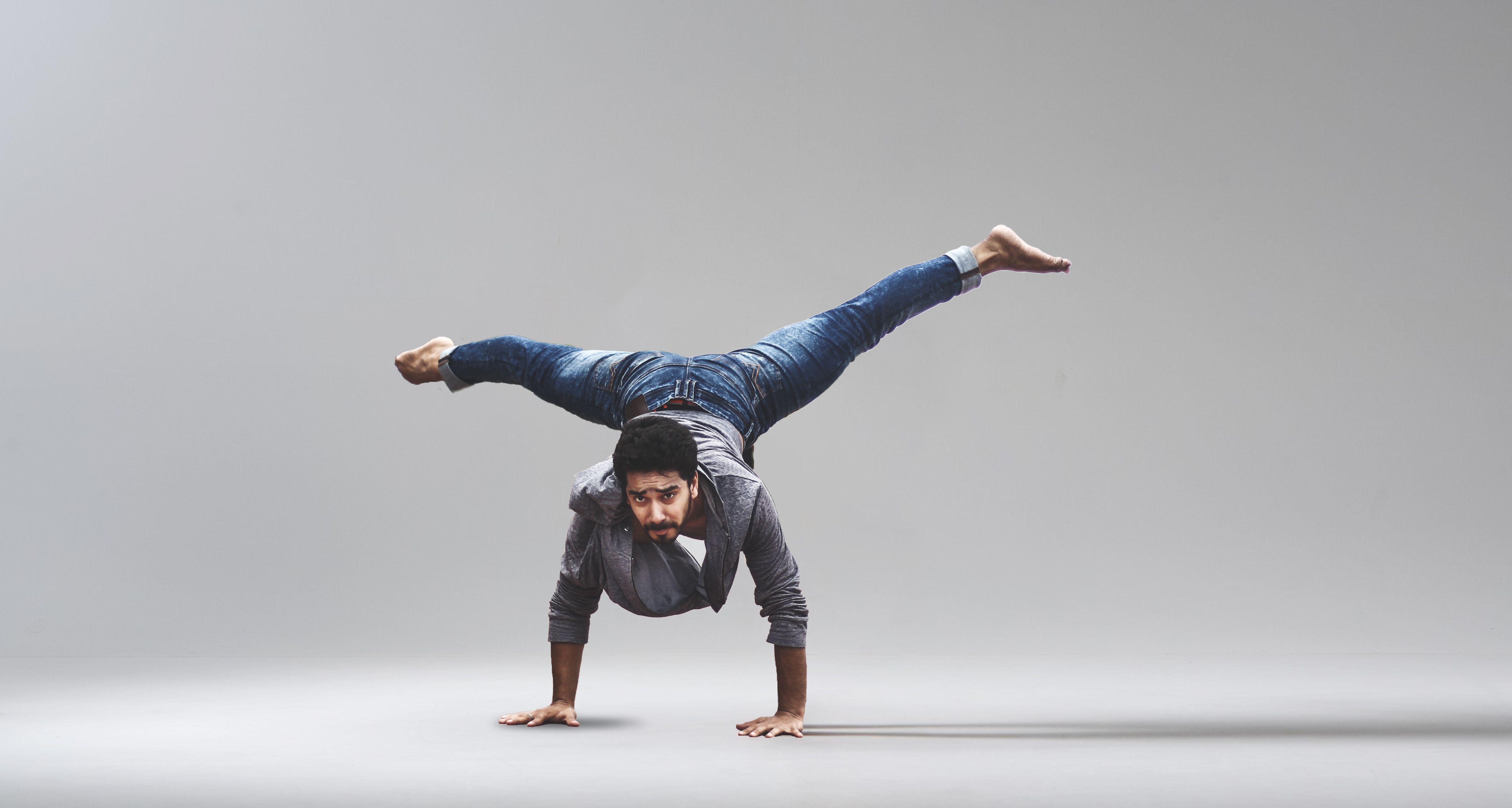 5184x2770 Man Performing Handstand · Free