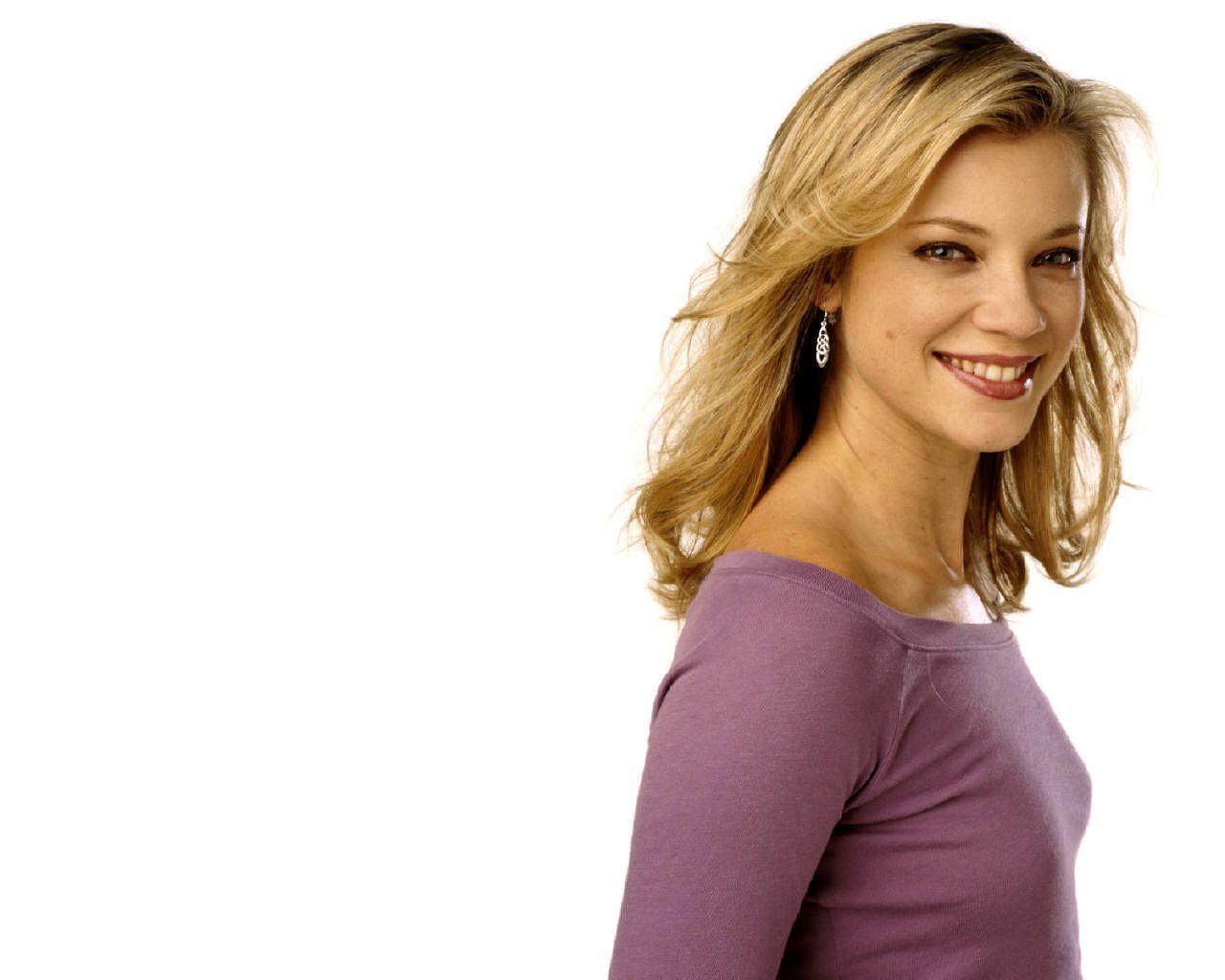 1280x1024 Amy Smart Wallpaper