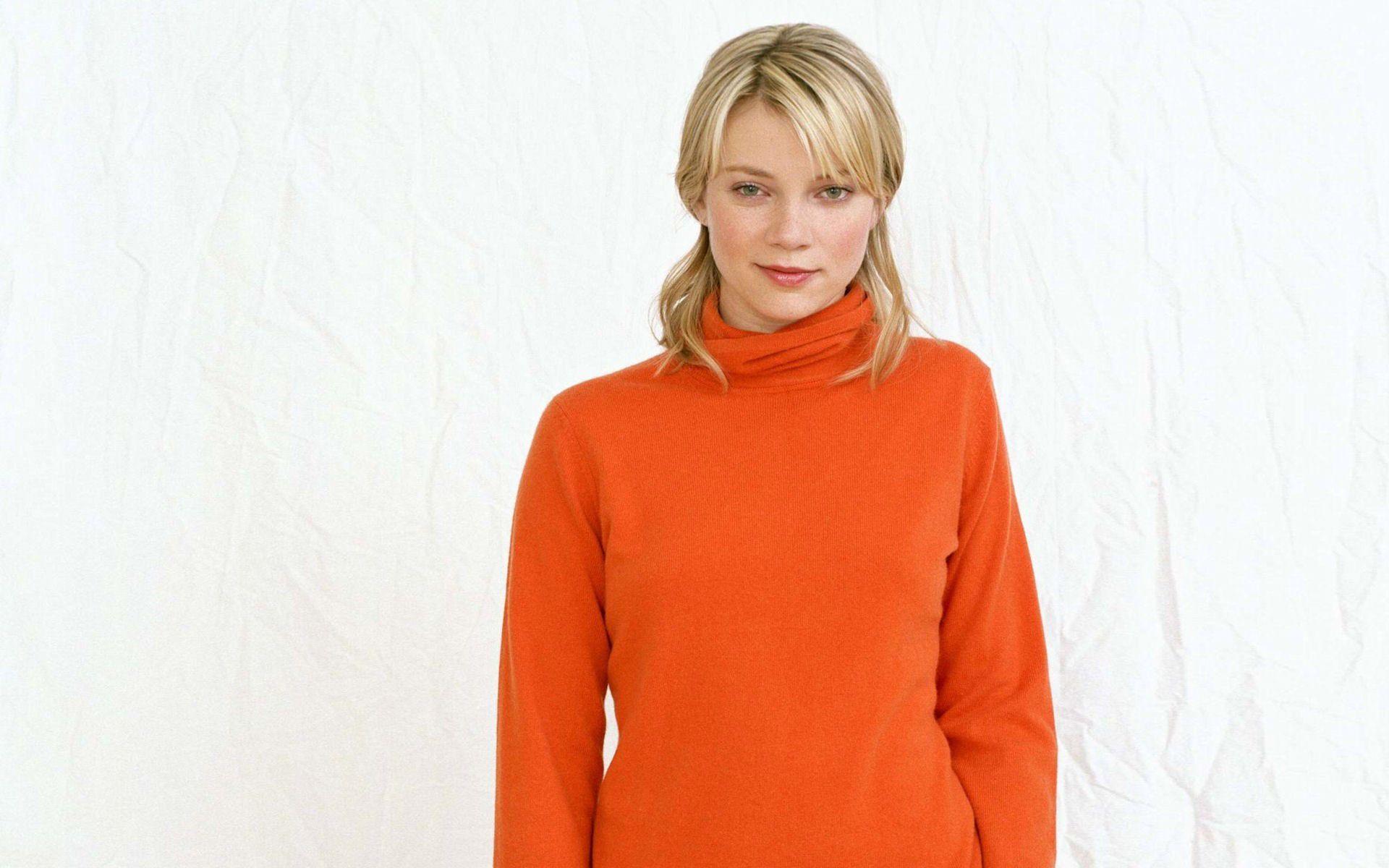 1920x1200 Amy Smart Wallpaper