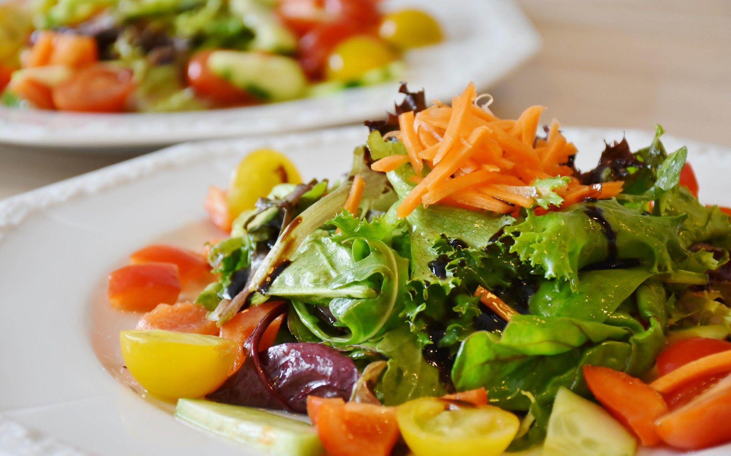 2560x1600 Download 2560x1600 Salad, Vegetables, Lettuce, Tomatoes, Carrots Wallpaper for MacBook Pro 13 inch