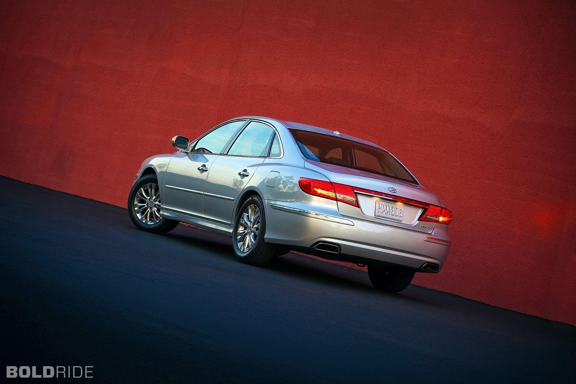 2000x1333 Hyundai Azera. Car, Car buyer, Auto news