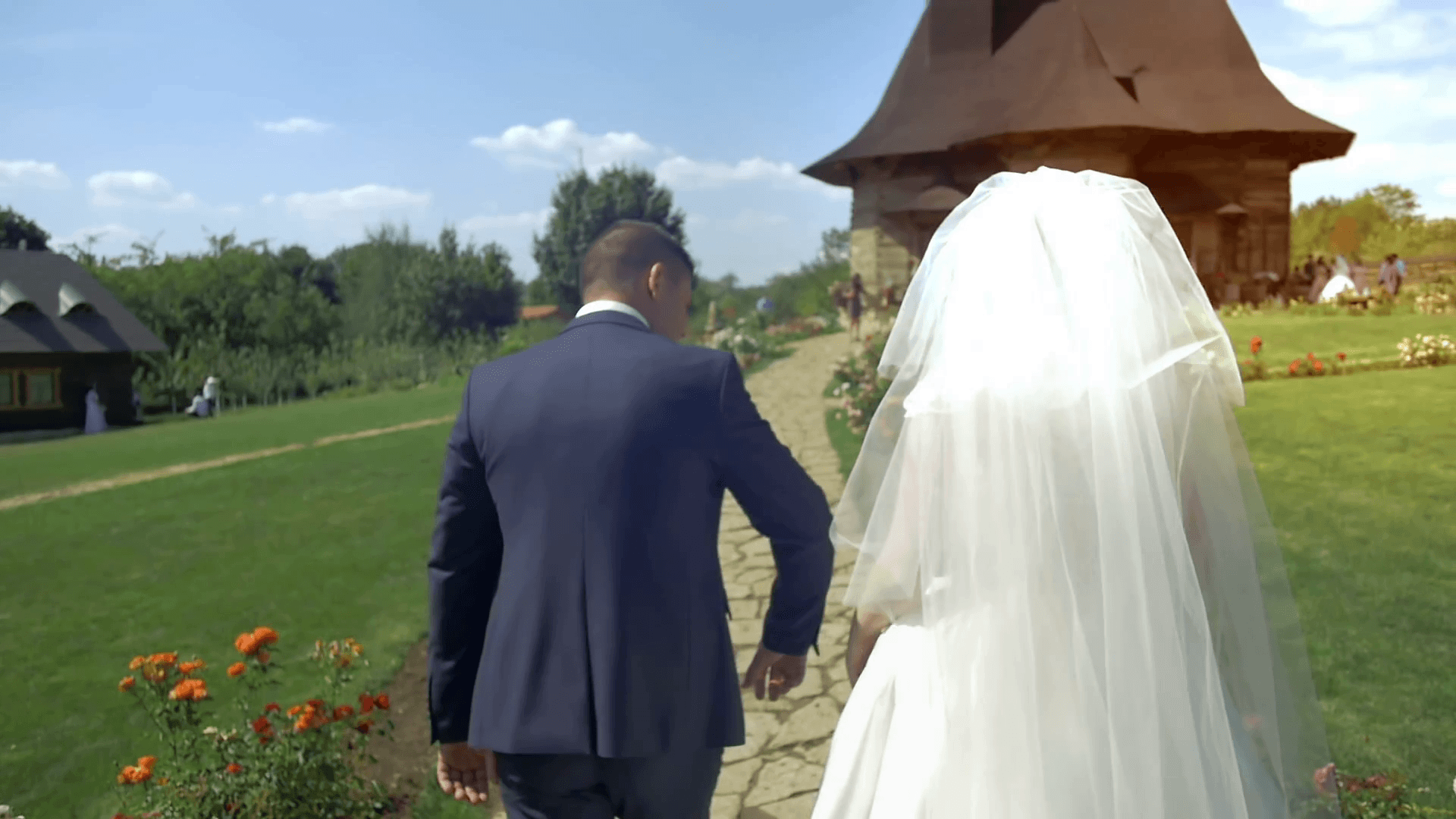 1920x1080 Just married loving hipster couple in wedding dress and suit