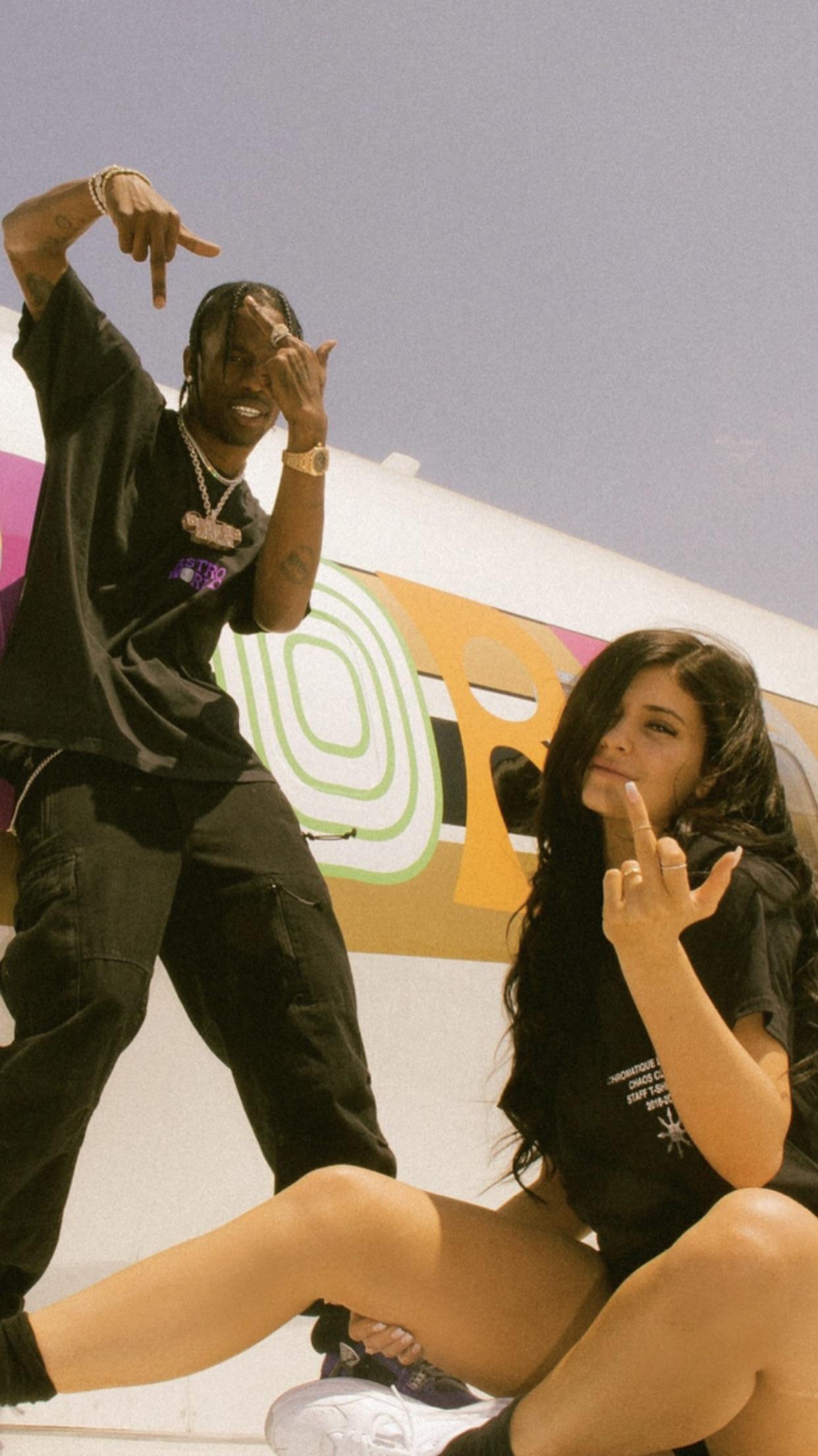 1242x2208 Aesthetic Kylie Jenner Wallpaper