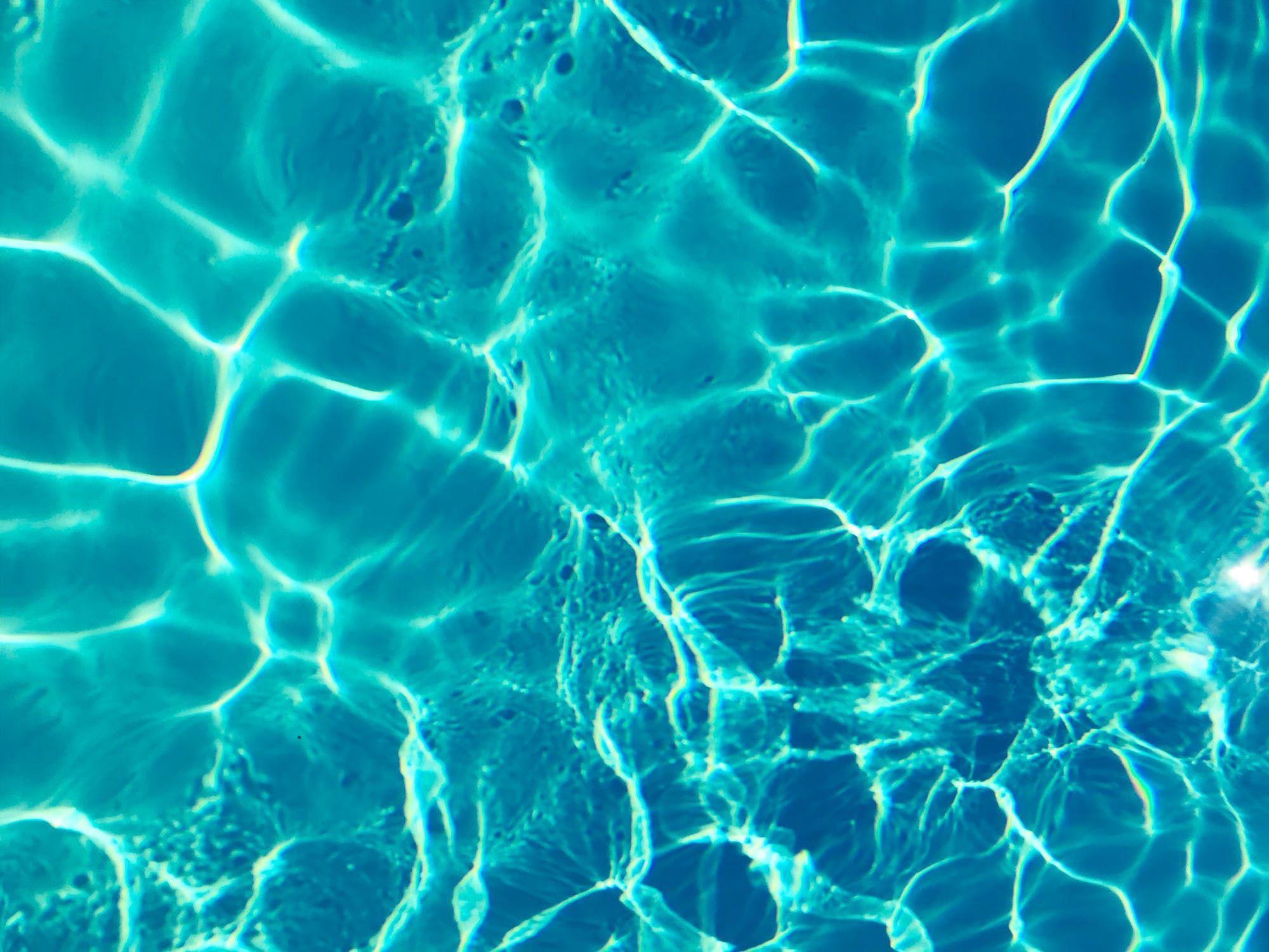 2000x1500 Hot Weather Safety Tips for Construction Workers. Blue water wallpaper, Water background, Water image