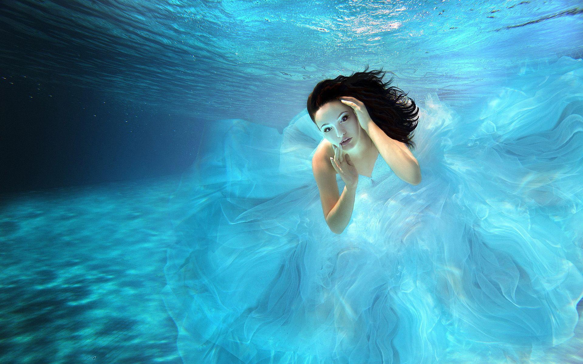 1920x1200 Under Water Wallpaper