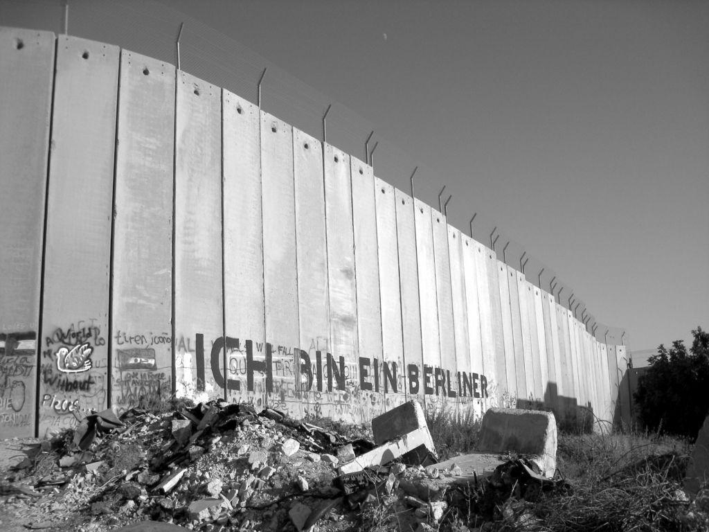 1024x768 Berlin Wall Wallpaper