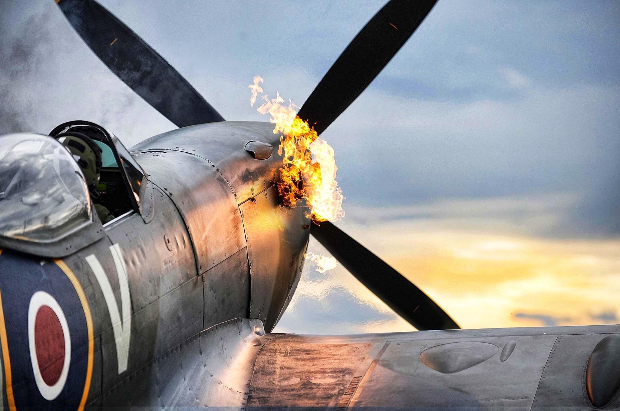 2048x1357 War Plane Wallpaper