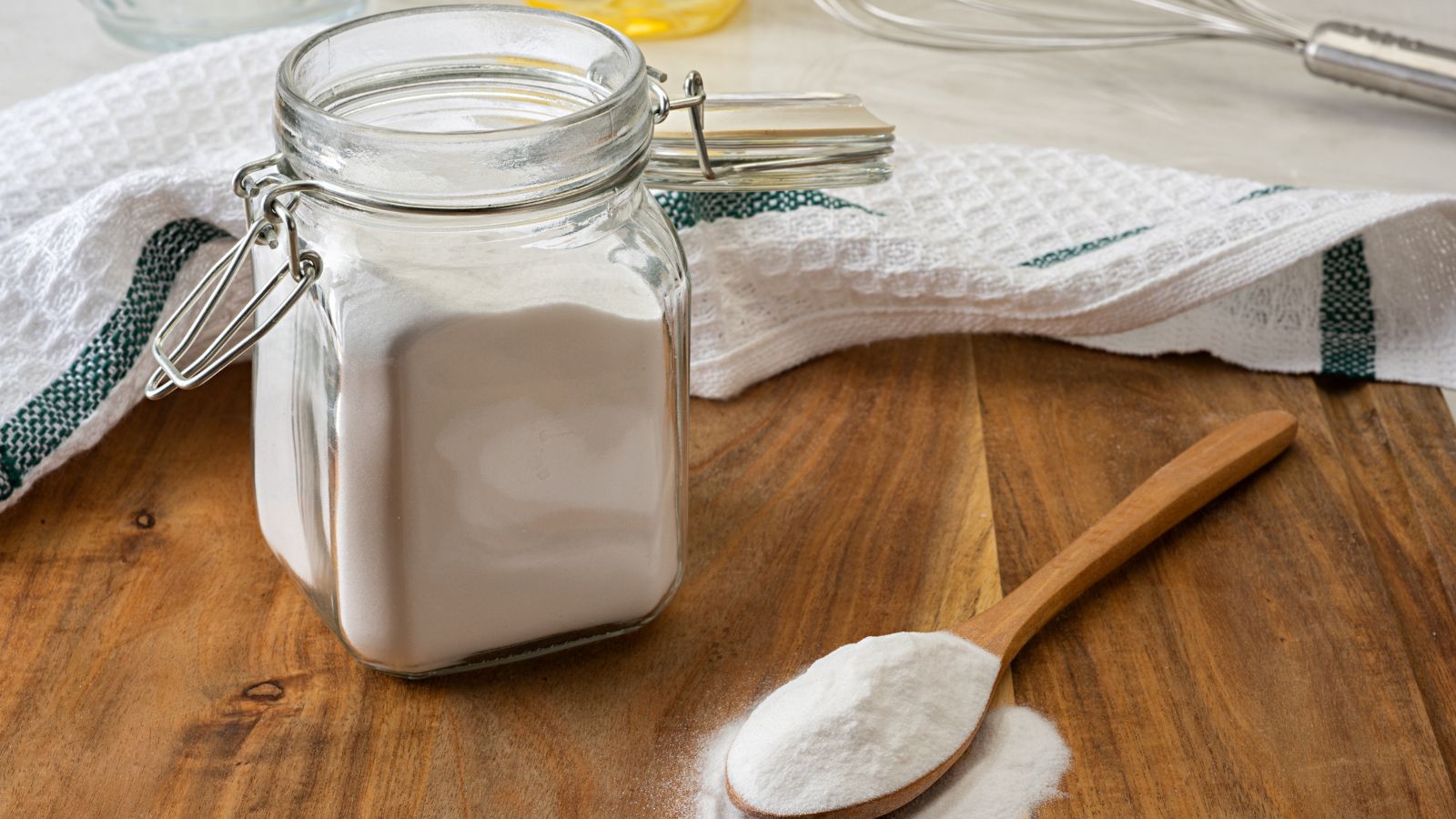 1600x900 Uses for Baking Soda: Guidelines for Cleaning Your Kitchen